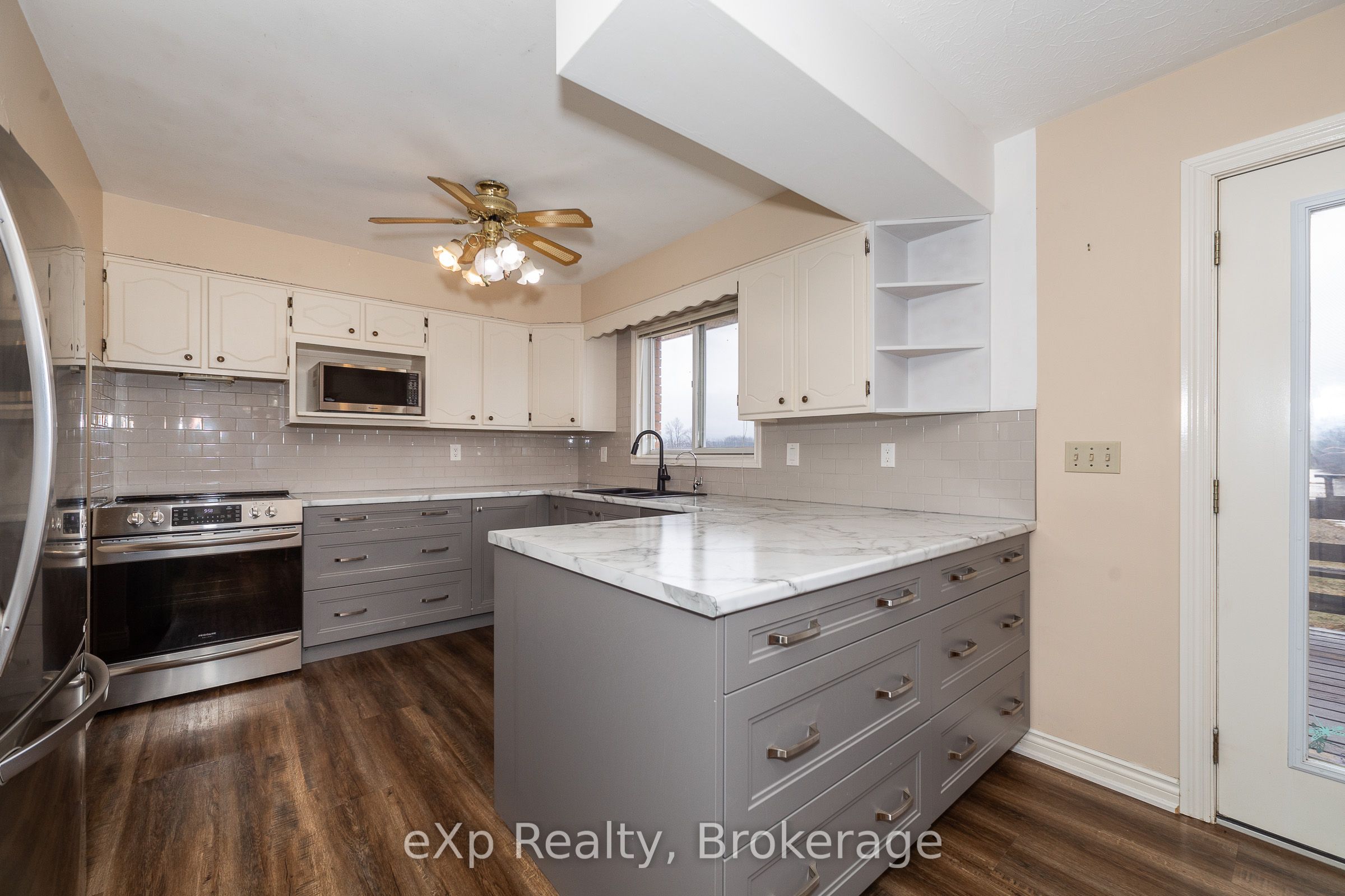 439607 Sydenham-lakeshore Drive Property Photo 6