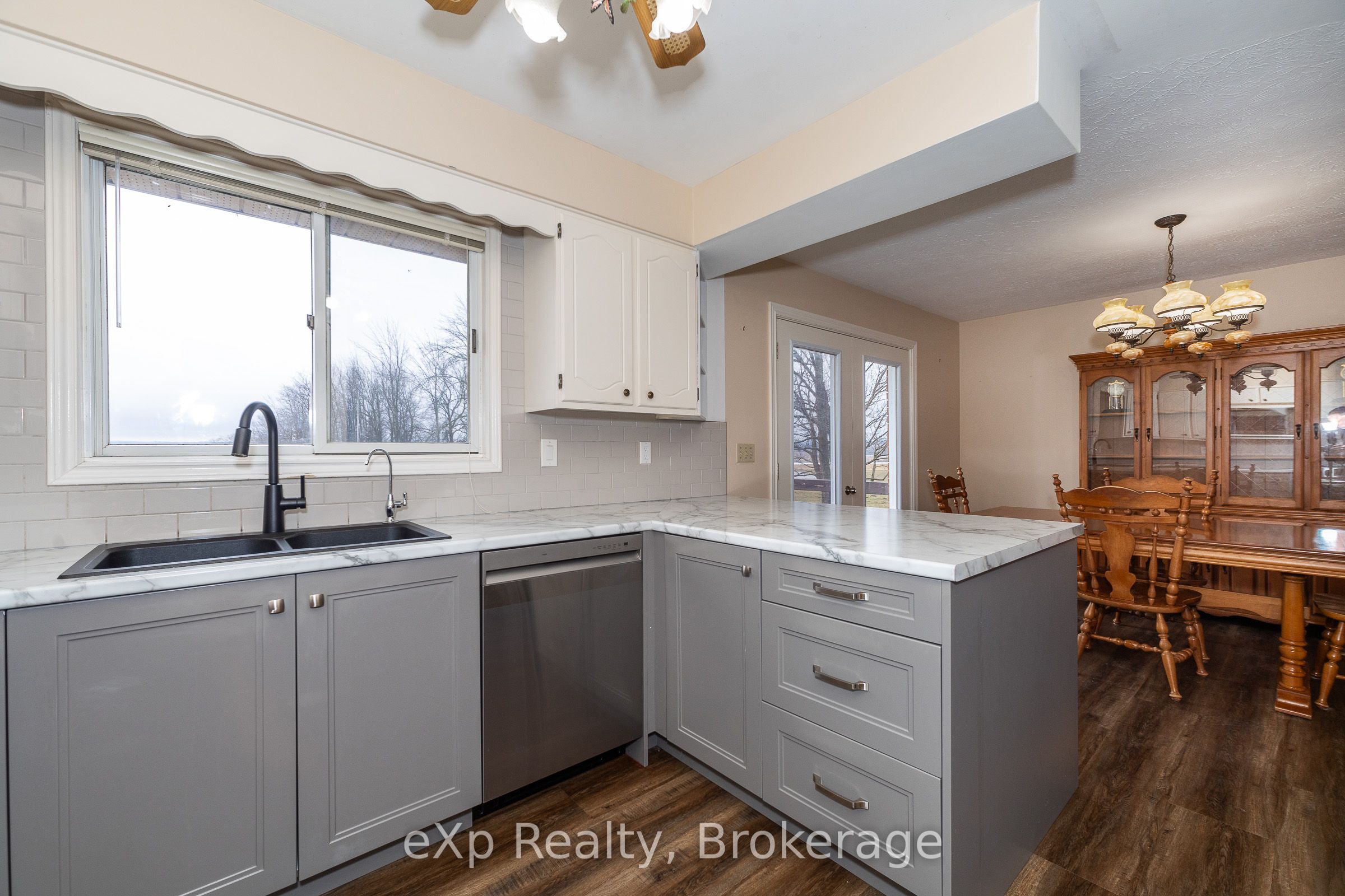 439607 Sydenham-lakeshore Drive Property Photo 9