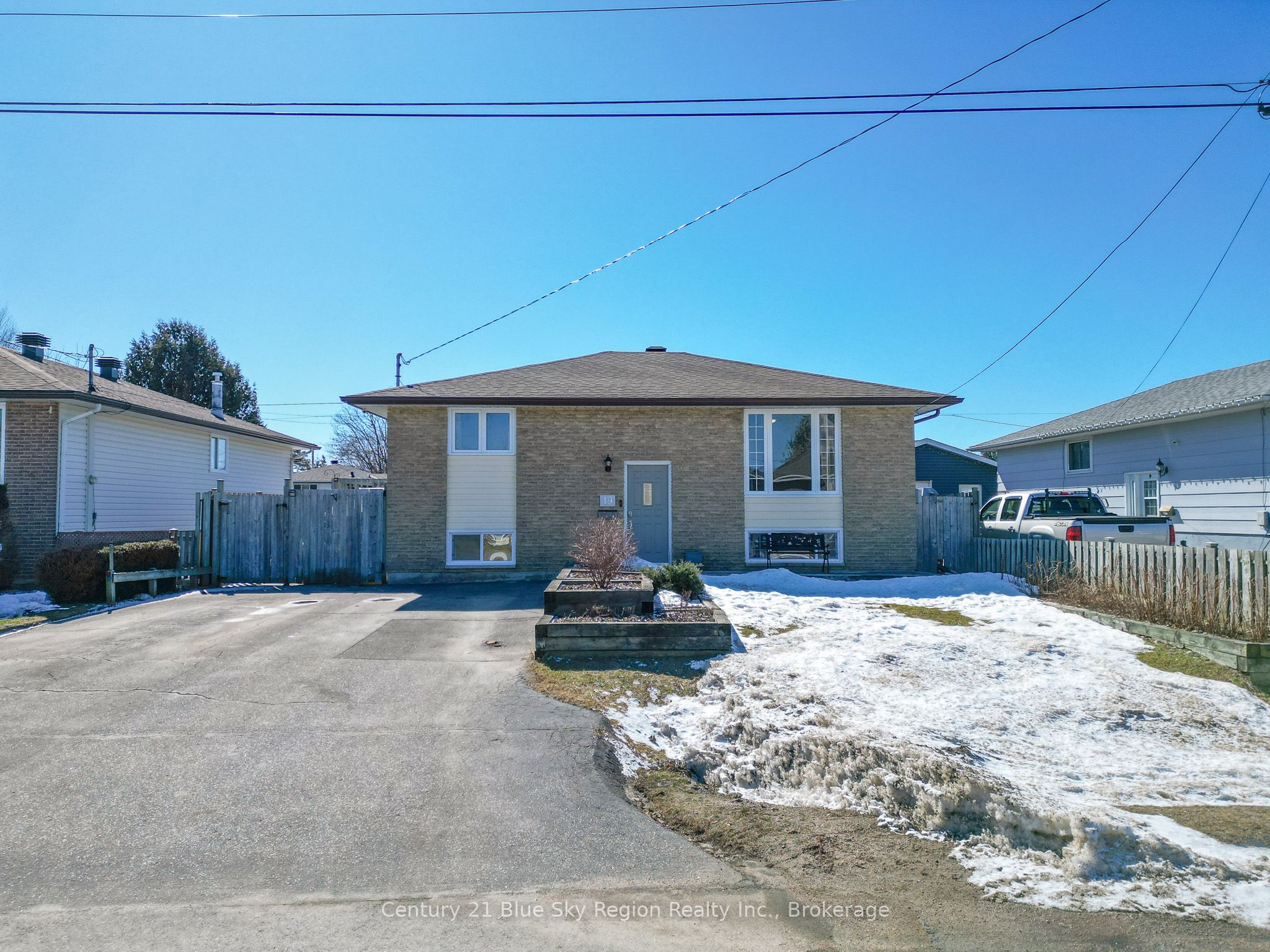 19 Van Horne Crescent Property Photo