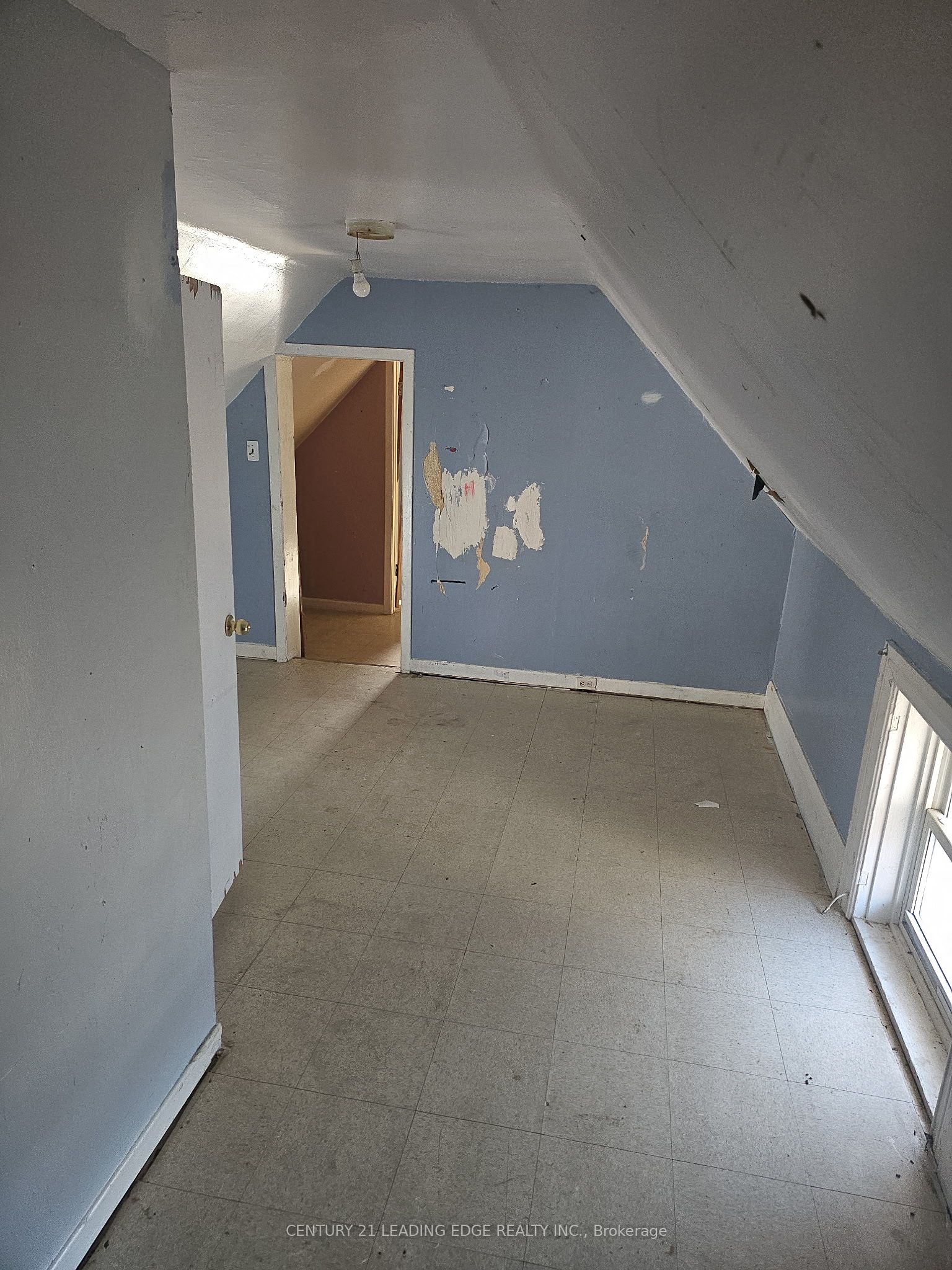300 Argyle Street S Property Photo 3