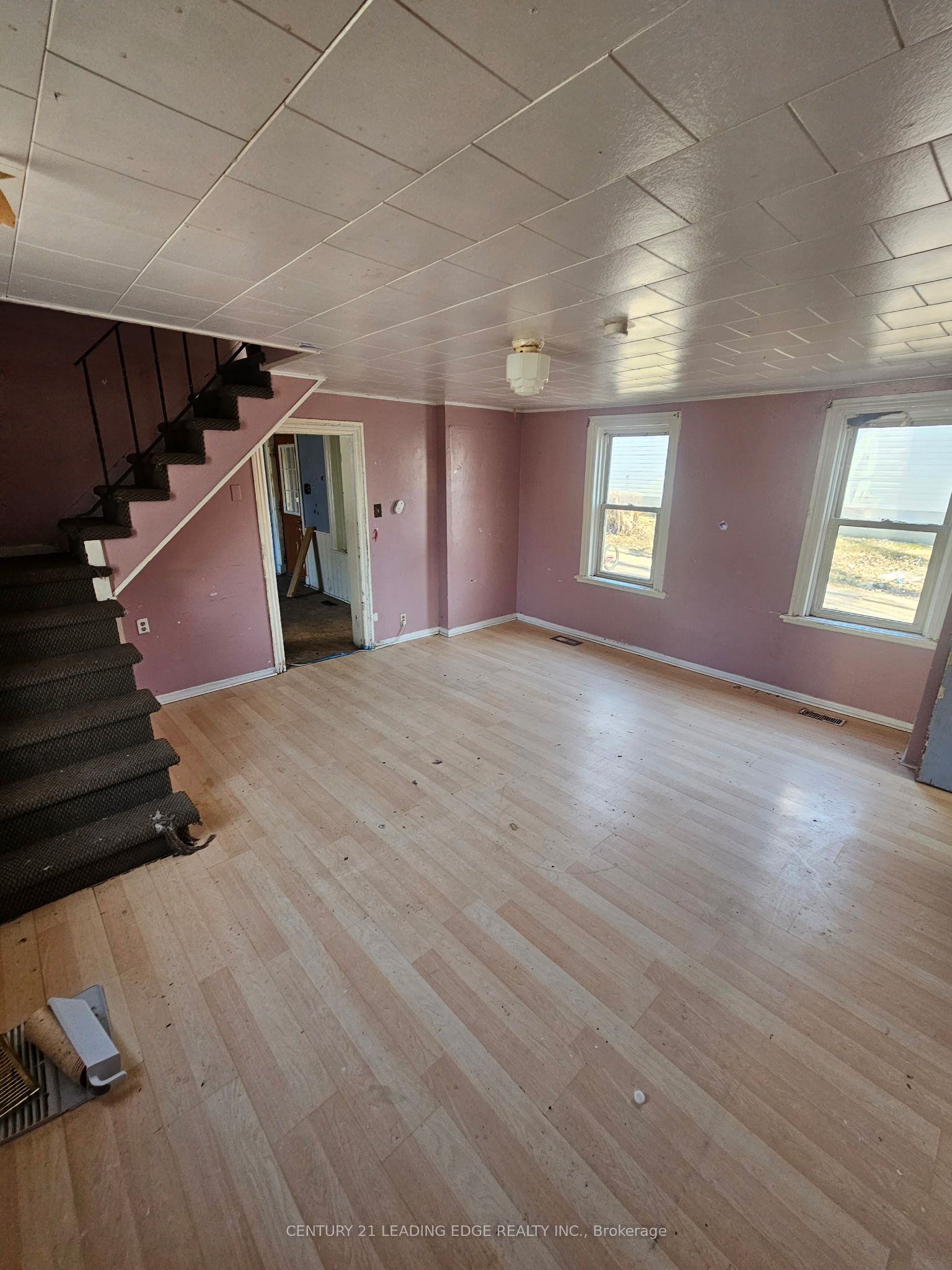 300 Argyle Street S Property Photo 4