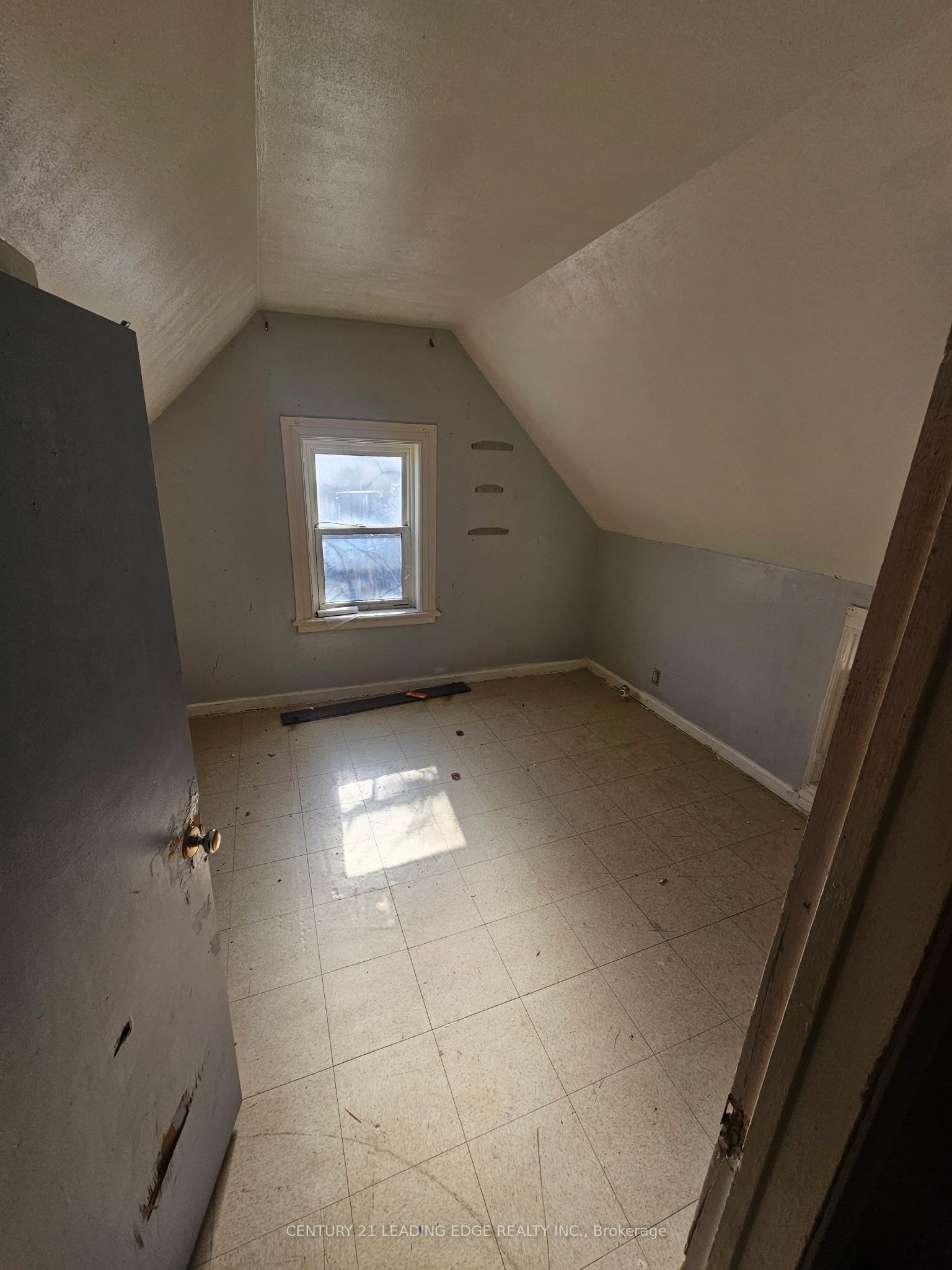 300 Argyle Street S Property Photo 6