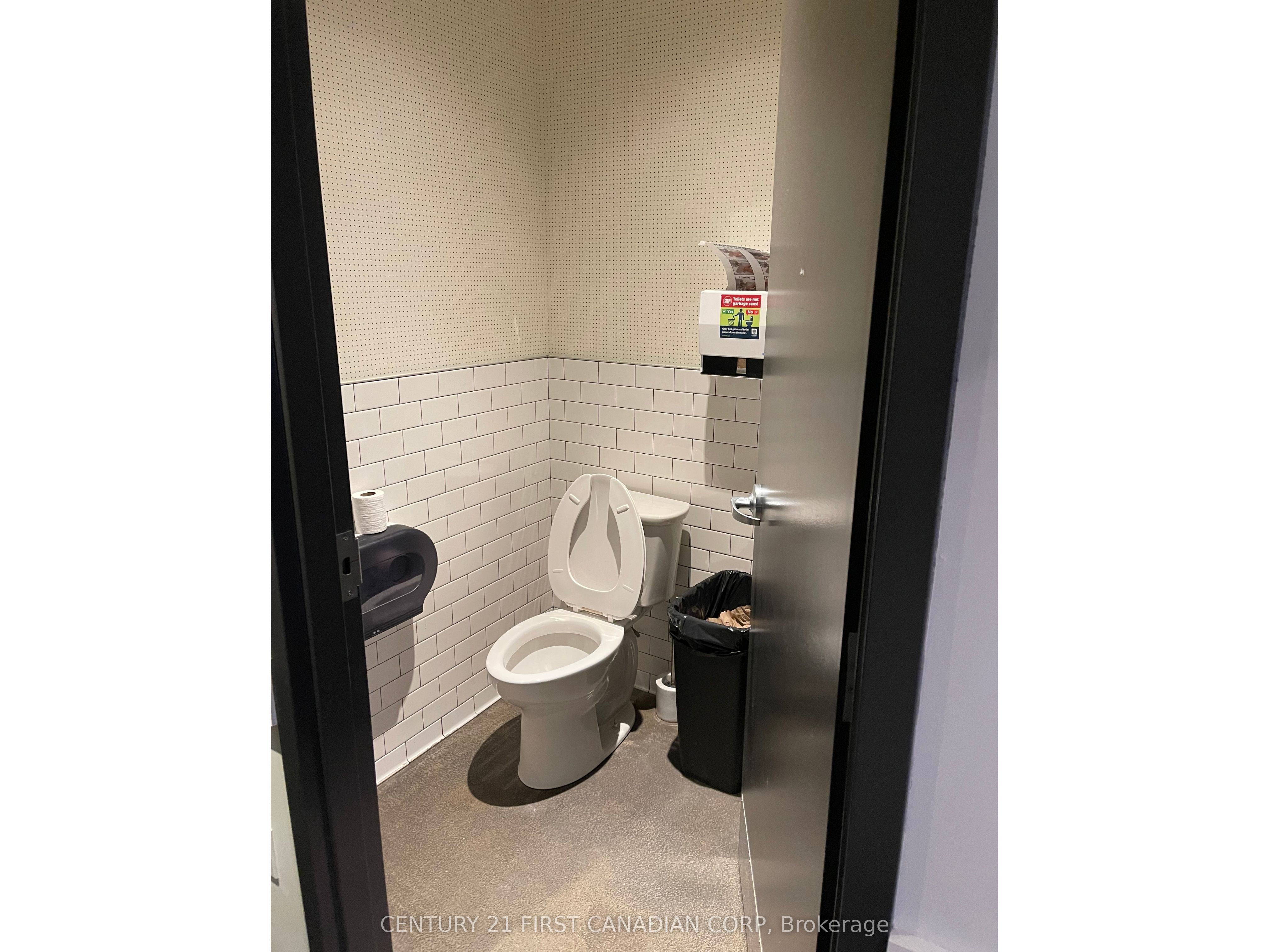 #4 - 1371 Beaverbrook Avenue Property Photo 11