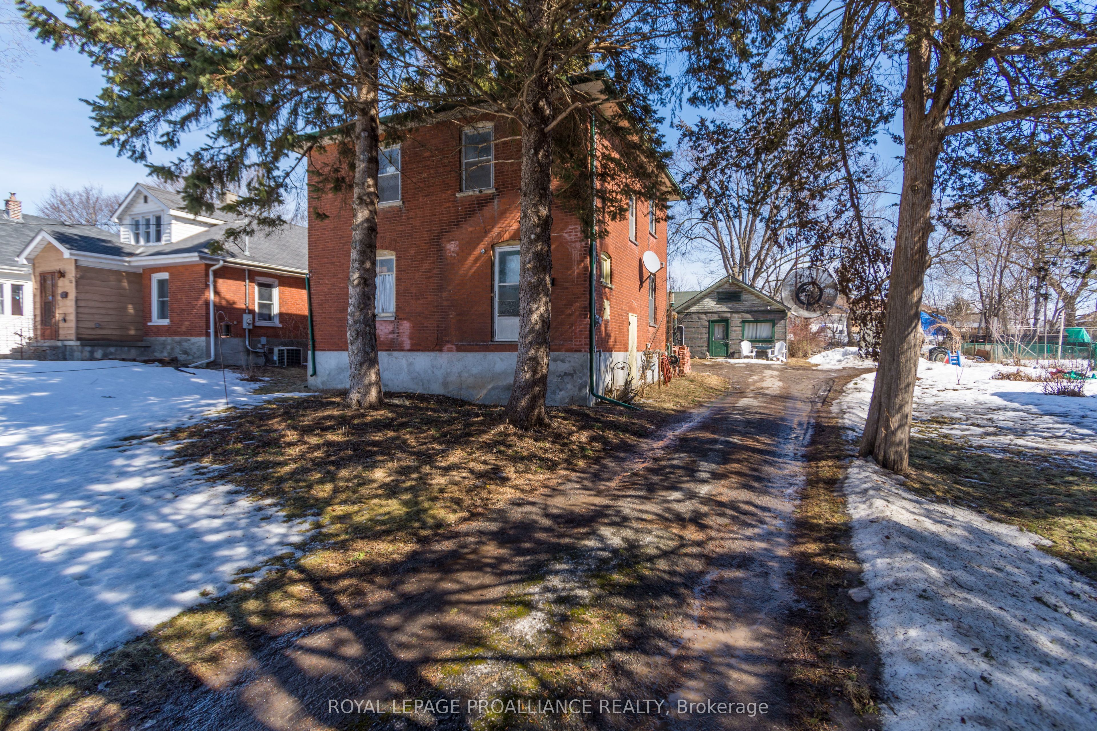 131 Byron St Property Photo