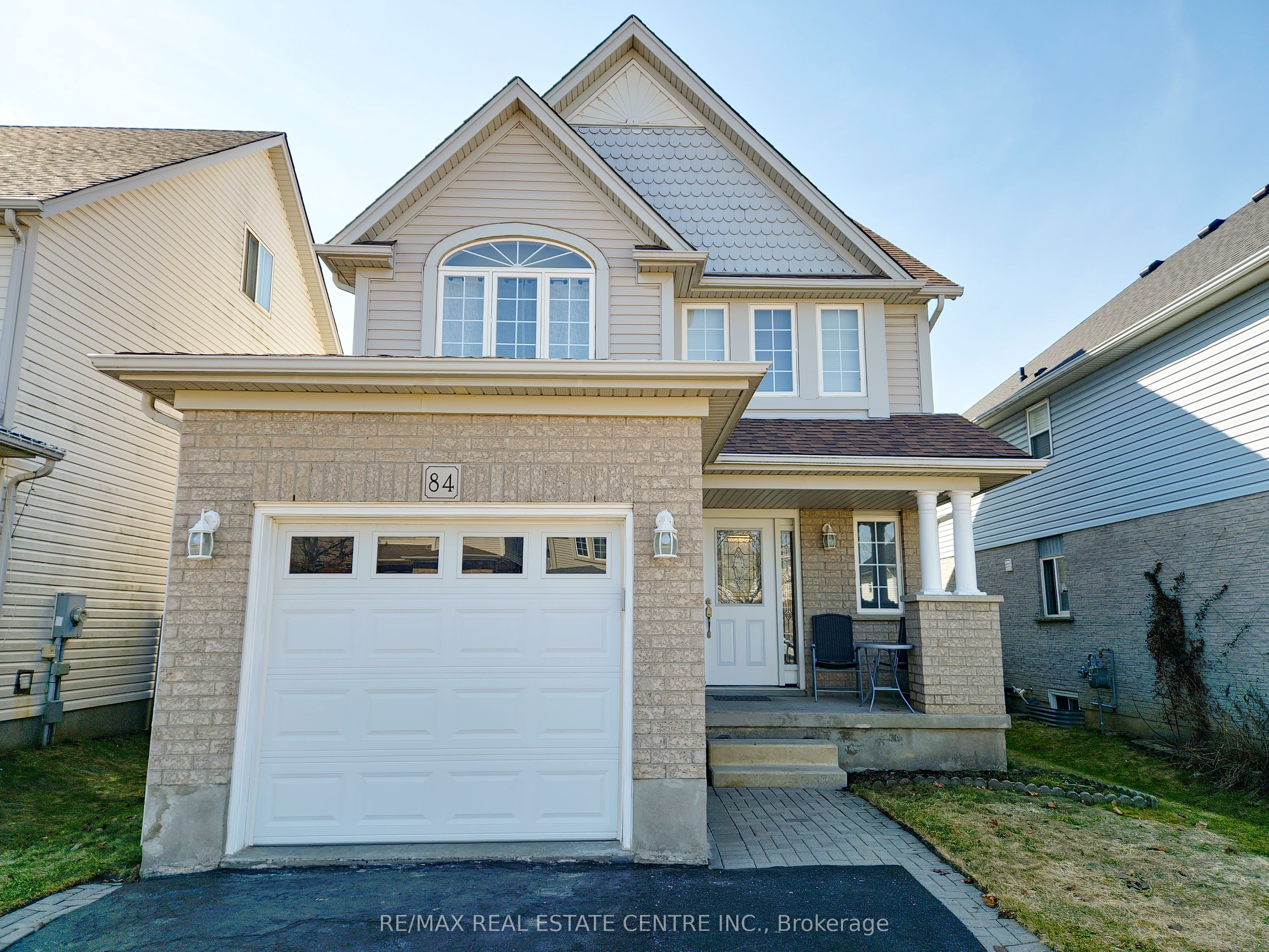 84 Foot Crescent Property Photo 1