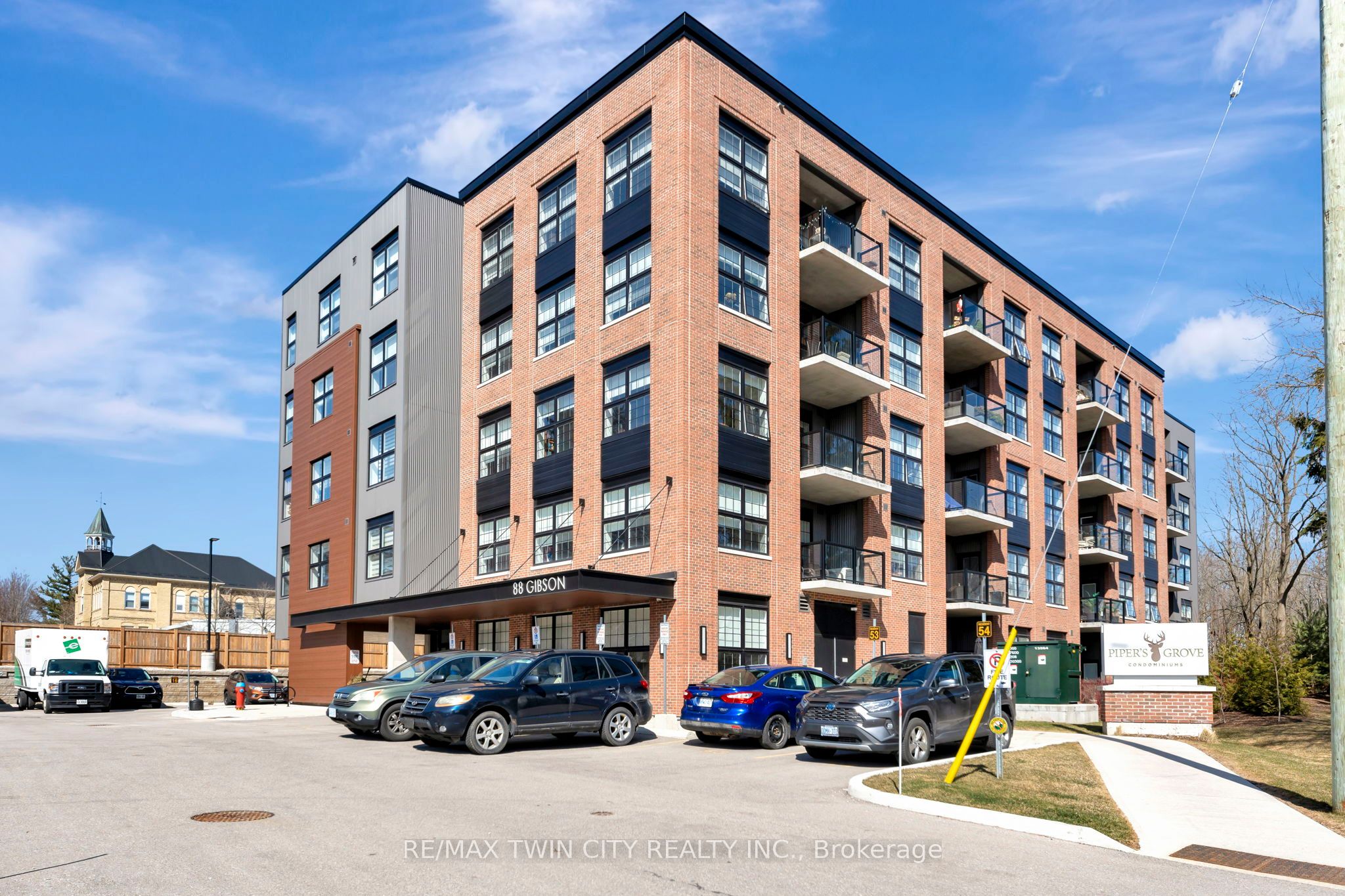 #404 - 88 Gibson Street Property Photo 1