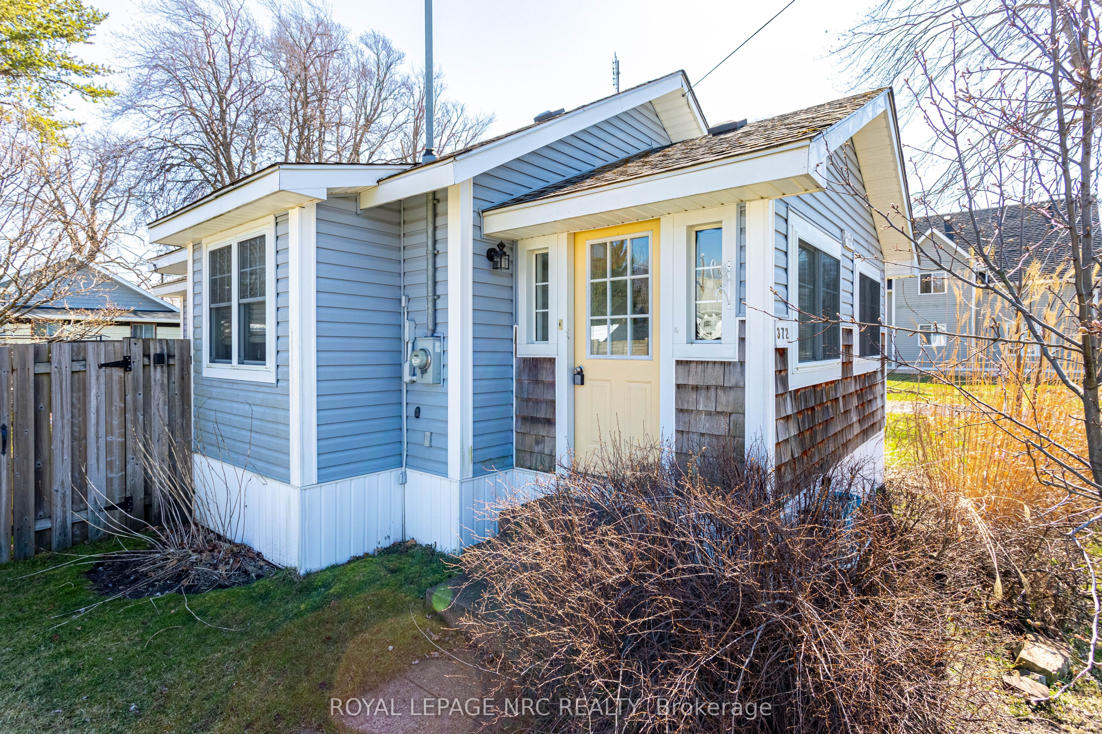 372 Oxford Ave Property Photo