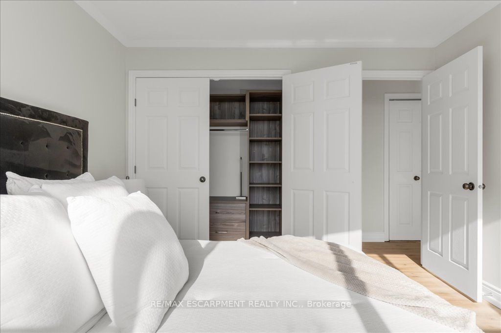 75 Queen Street N 1702 Property Photo 12