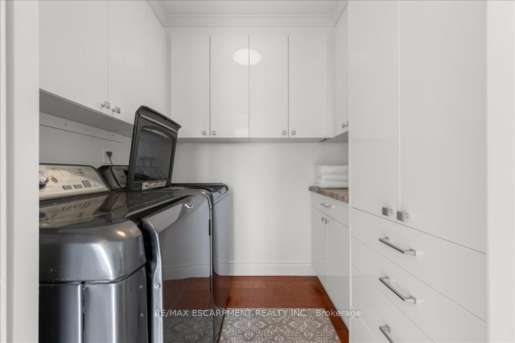 75 Queen Street N 1702 Property Photo 14
