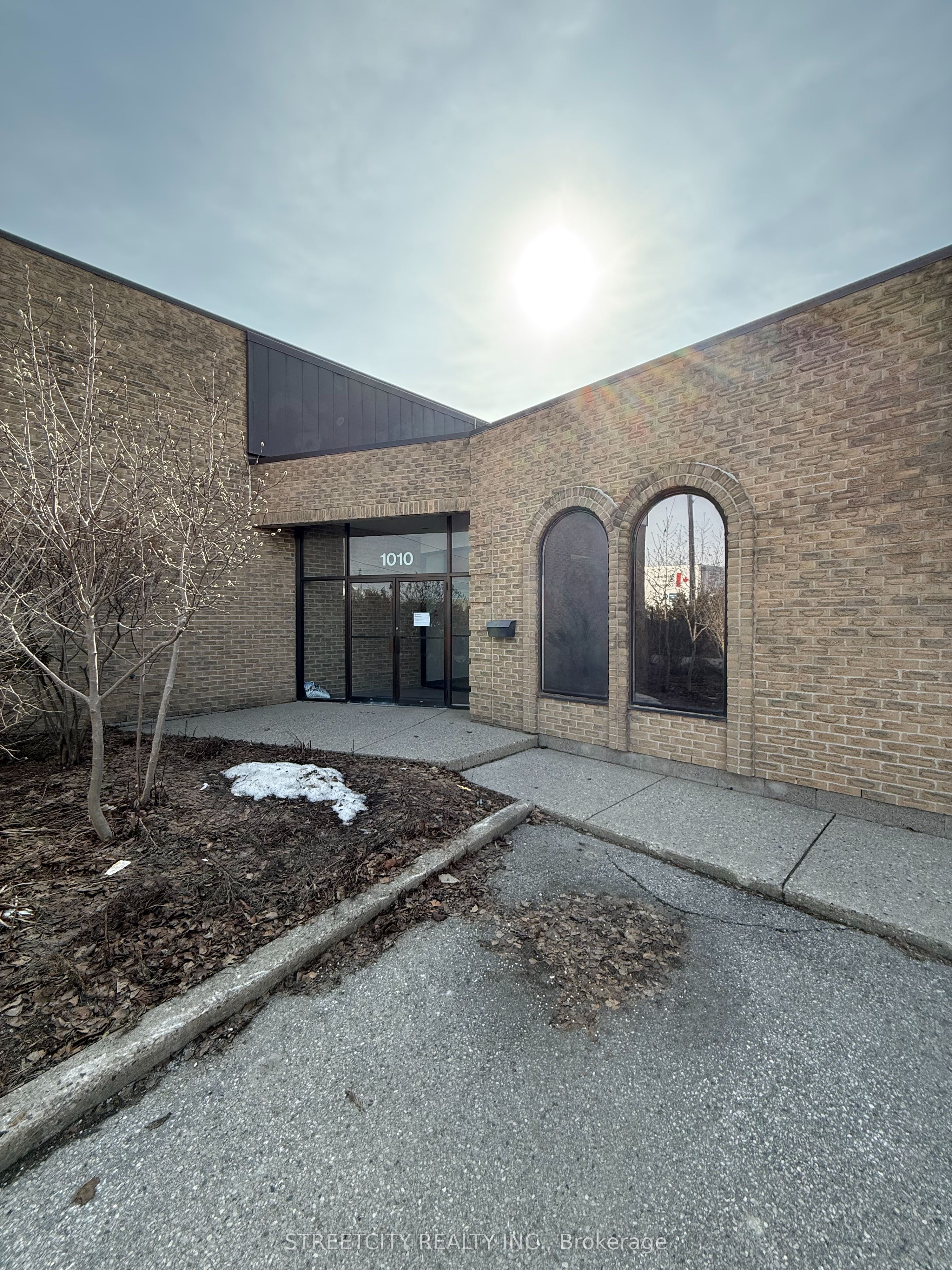 1010 Adelaide Street Property Photo 2
