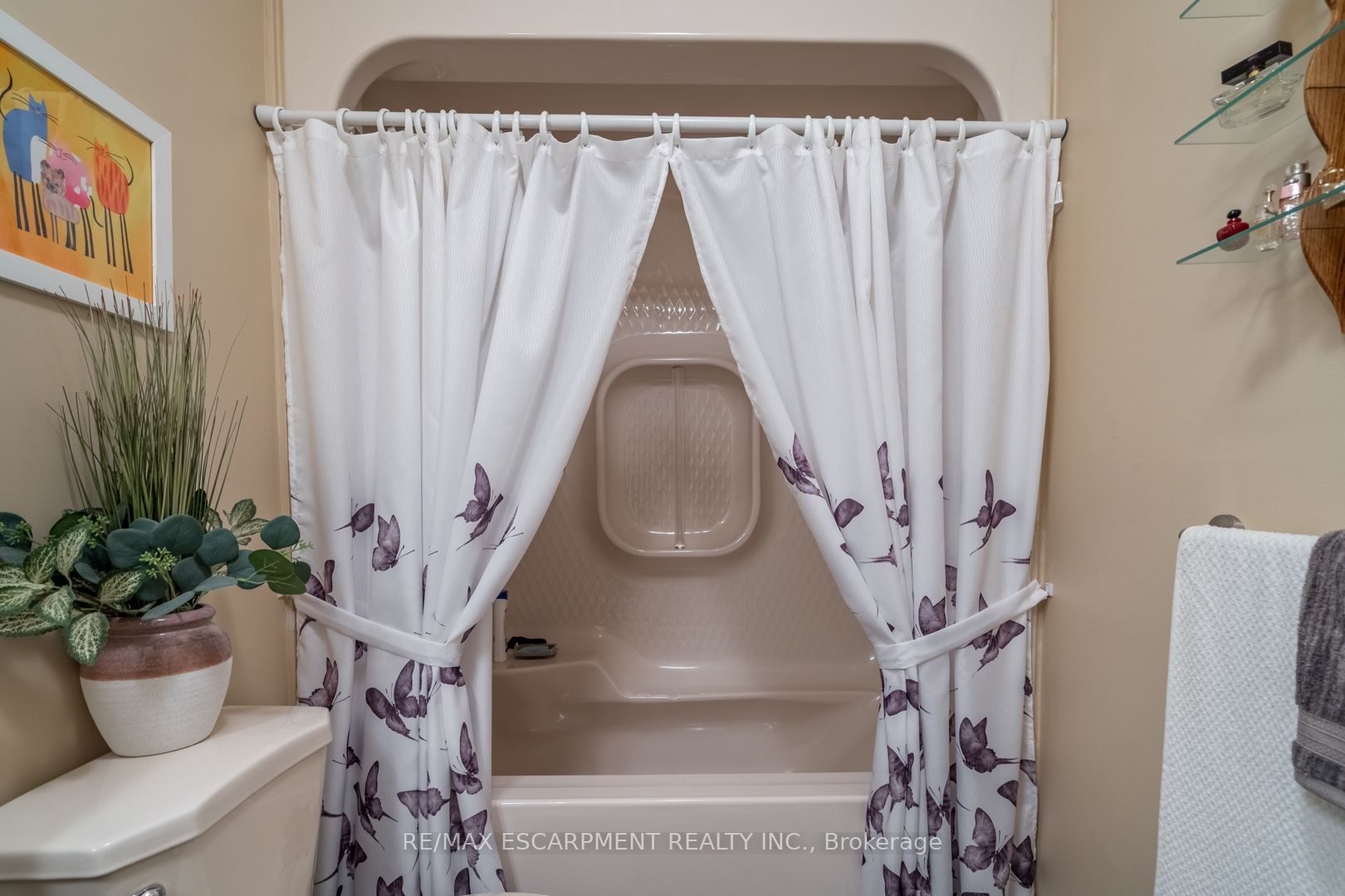 81 Hamilton Street N Property Photo 31