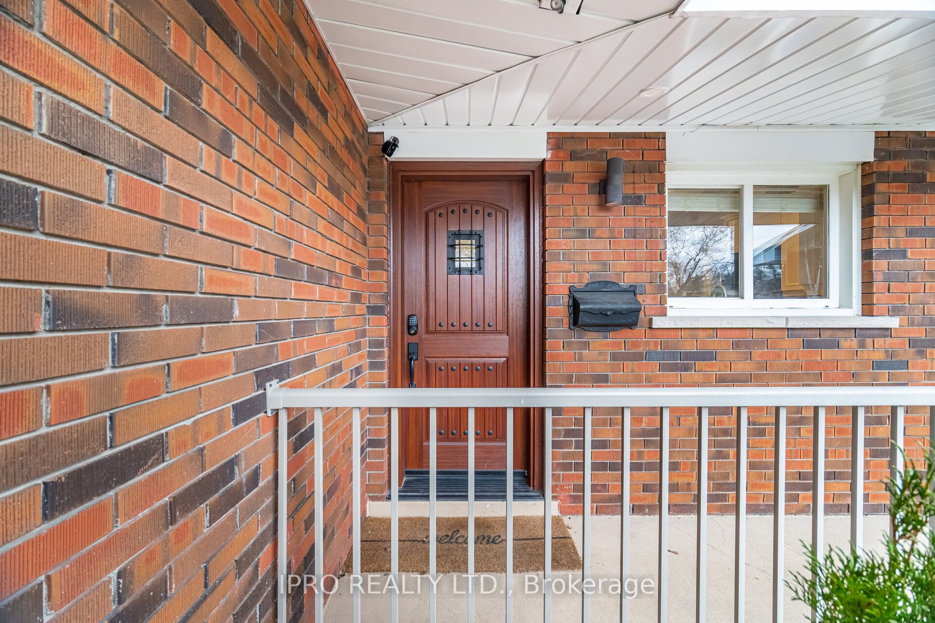 90 Mountain Avenue N Property Photo 4