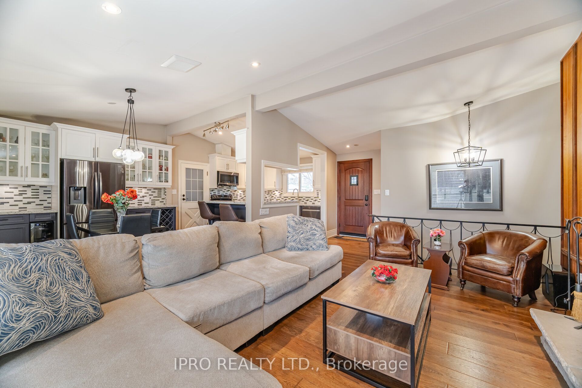 90 Mountain Avenue N Property Photo 6