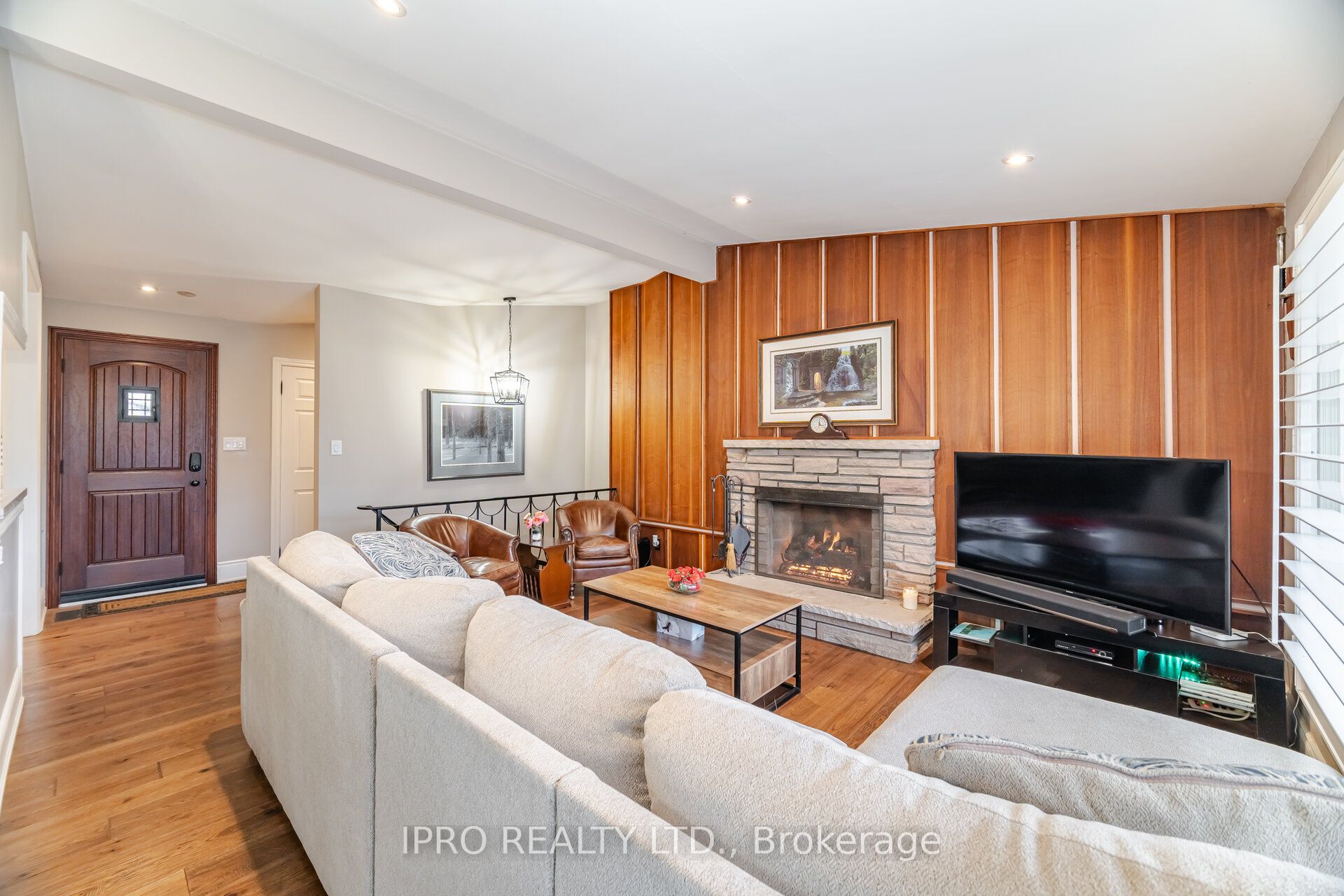 90 Mountain Avenue N Property Photo 8