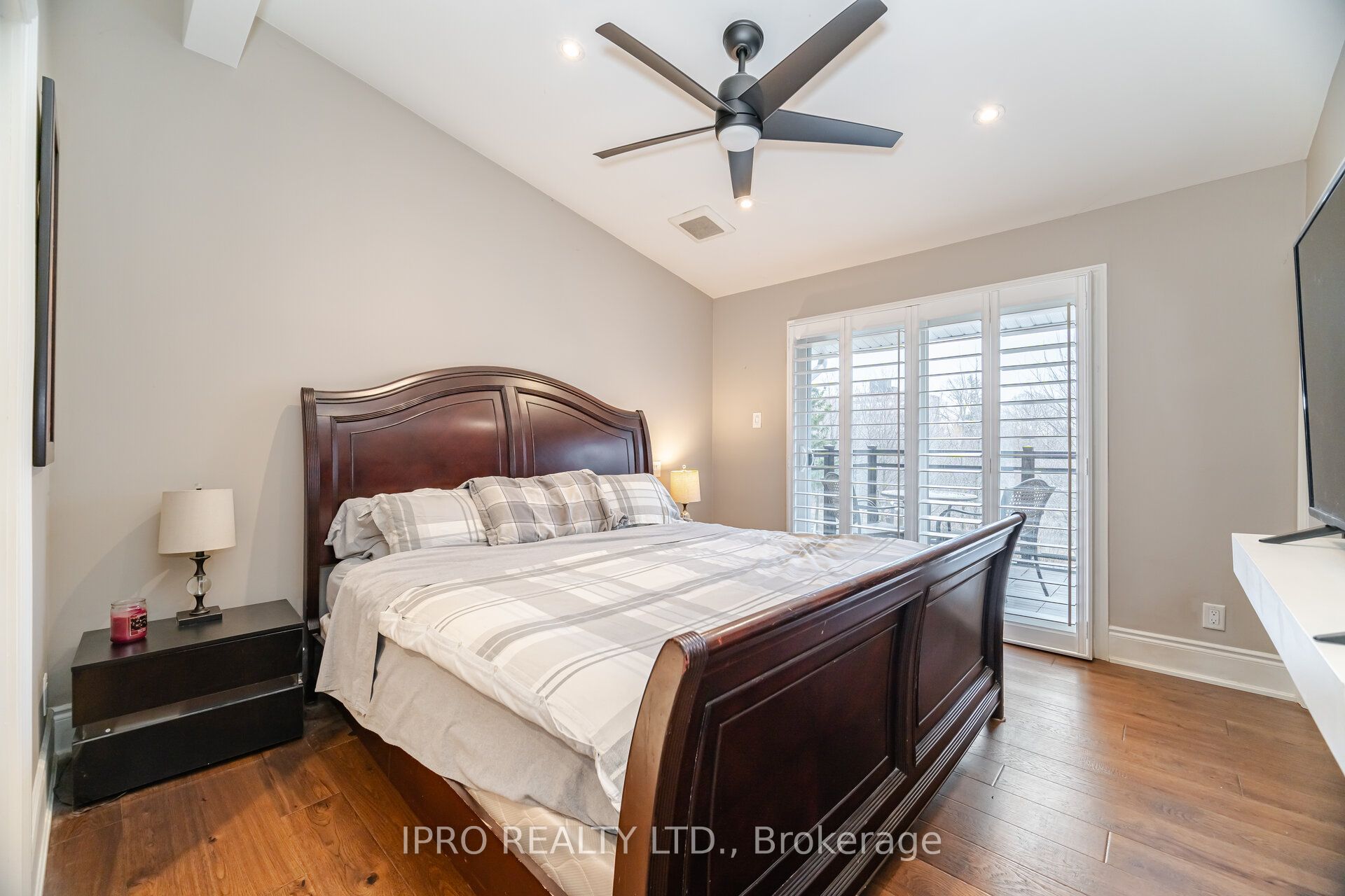 90 Mountain Avenue N Property Photo 12