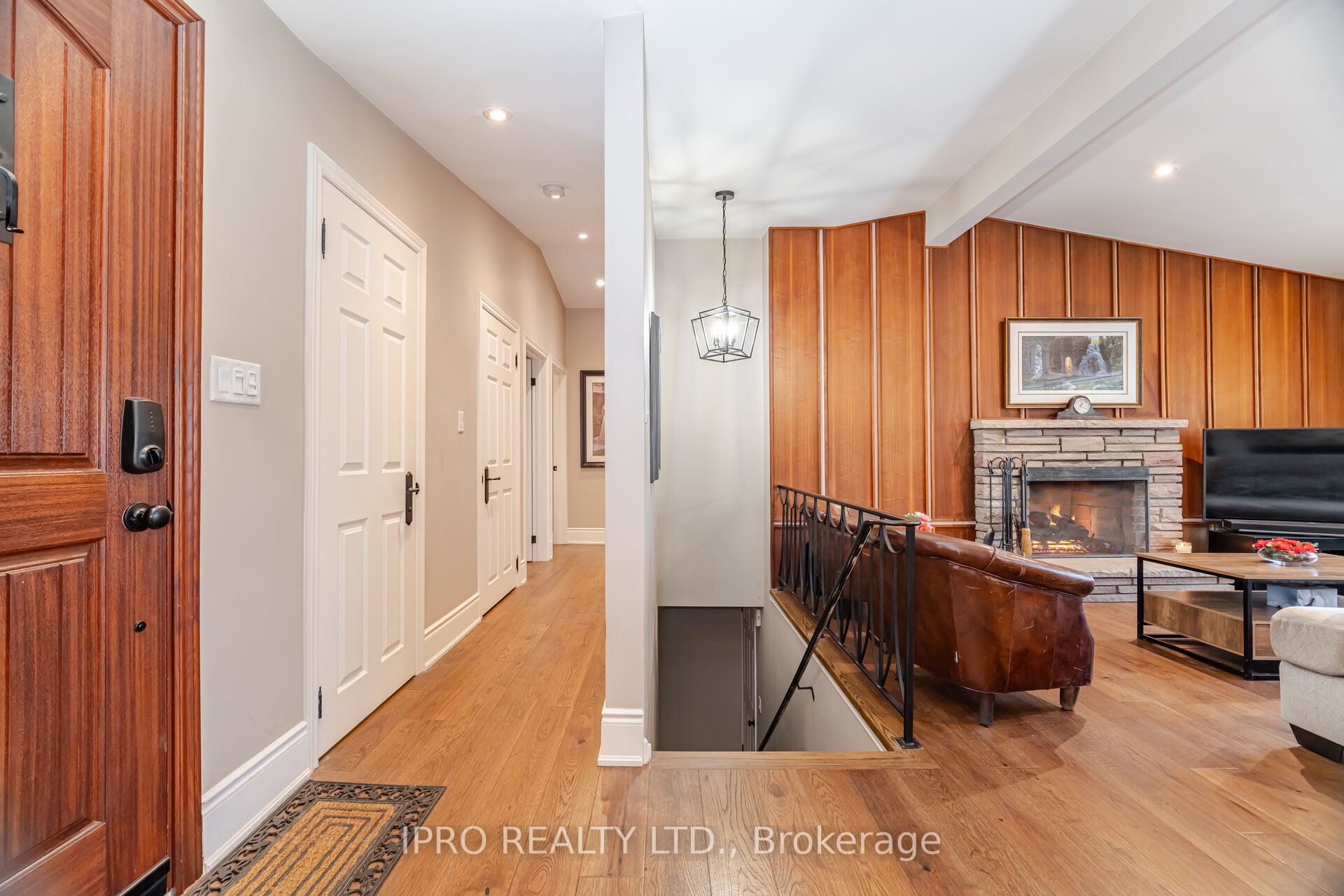90 Mountain Avenue N Property Photo 17