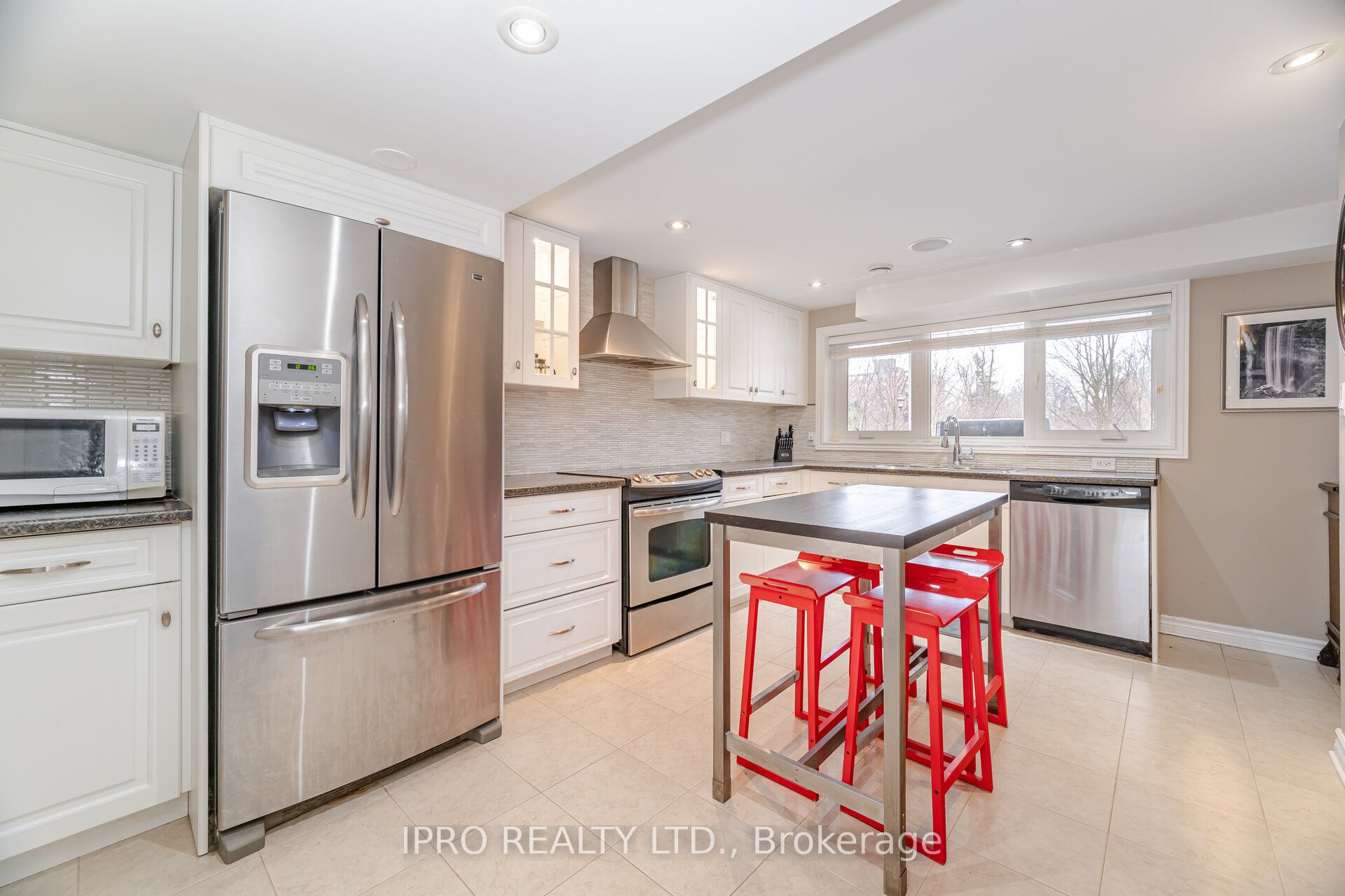 90 Mountain Avenue N Property Photo 18