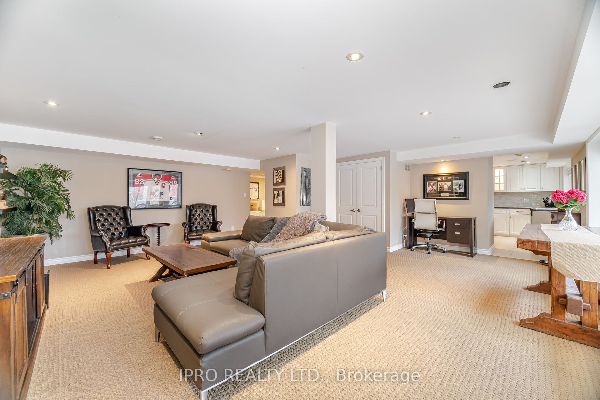 90 Mountain Avenue N Property Photo 20