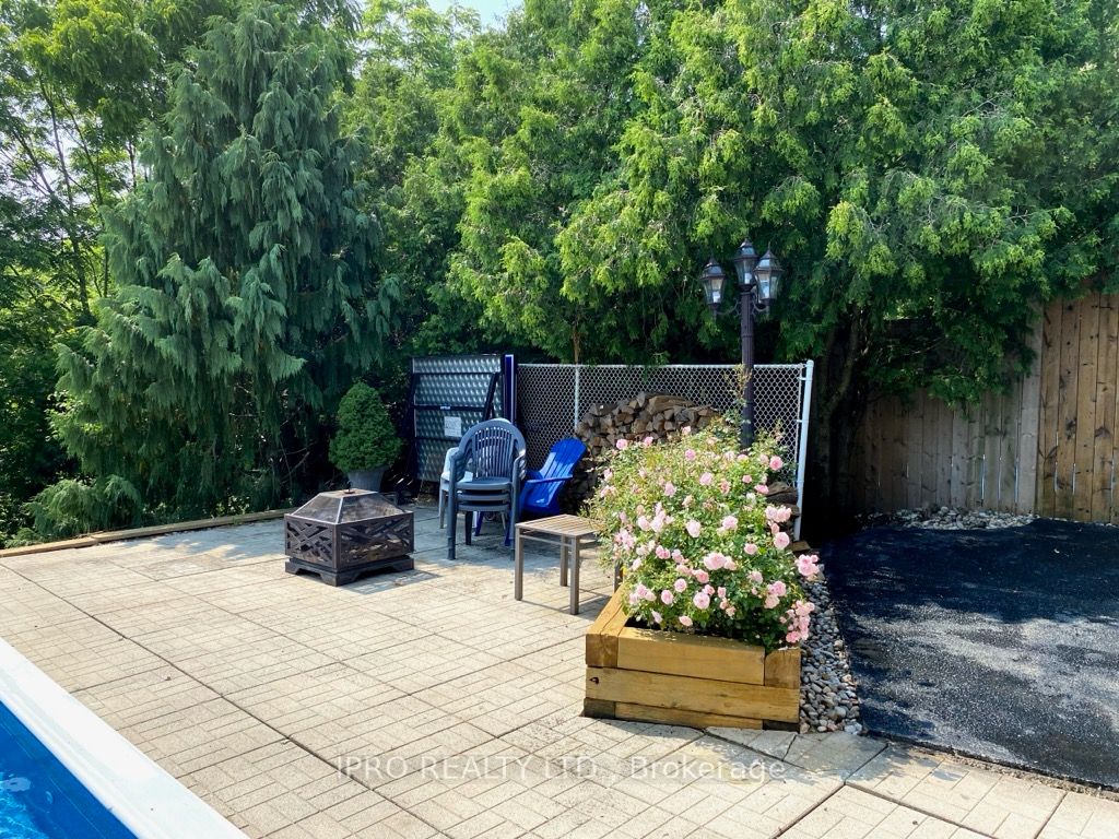 90 Mountain Avenue N Property Photo 34