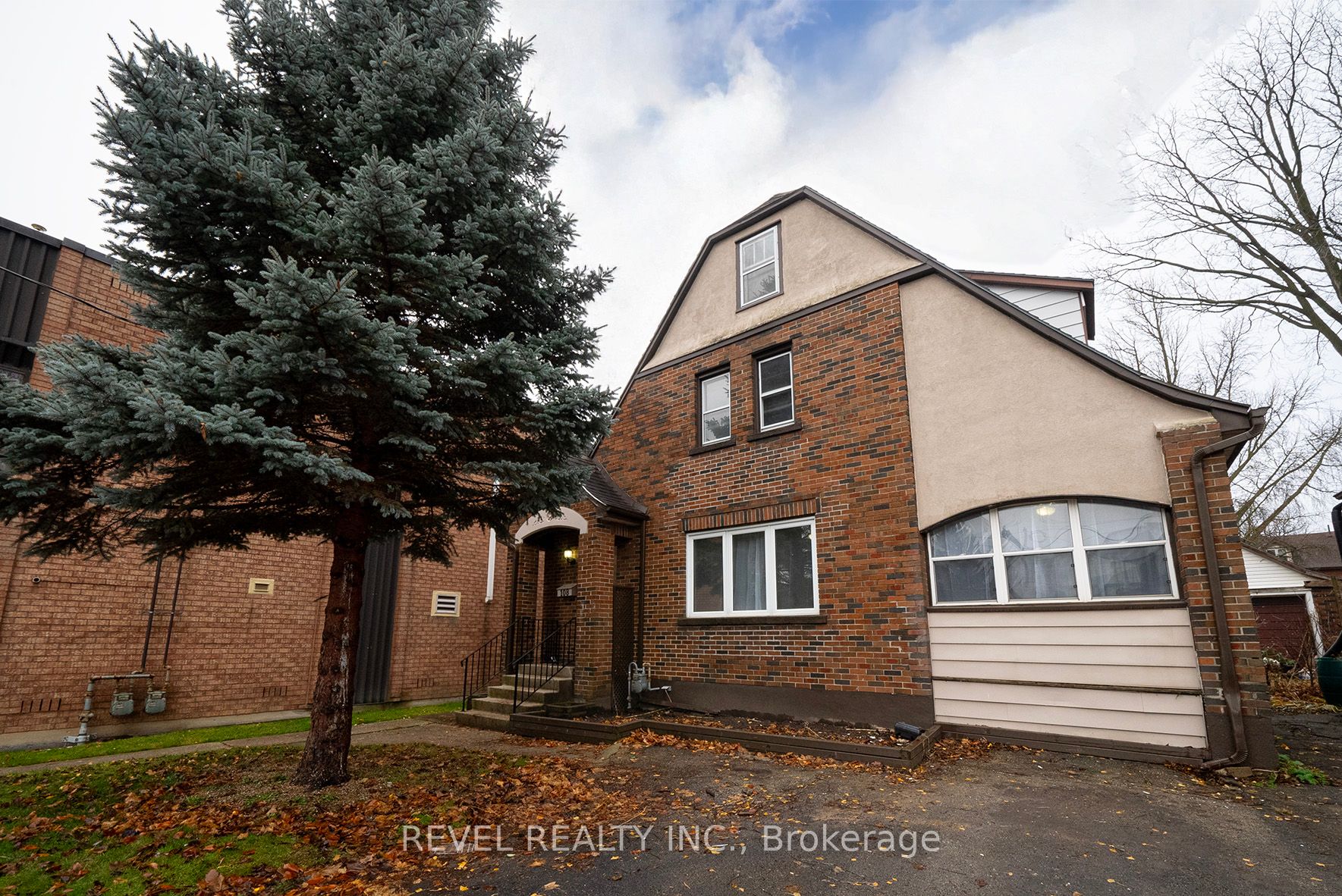 108 Colborne St N Property Photo
