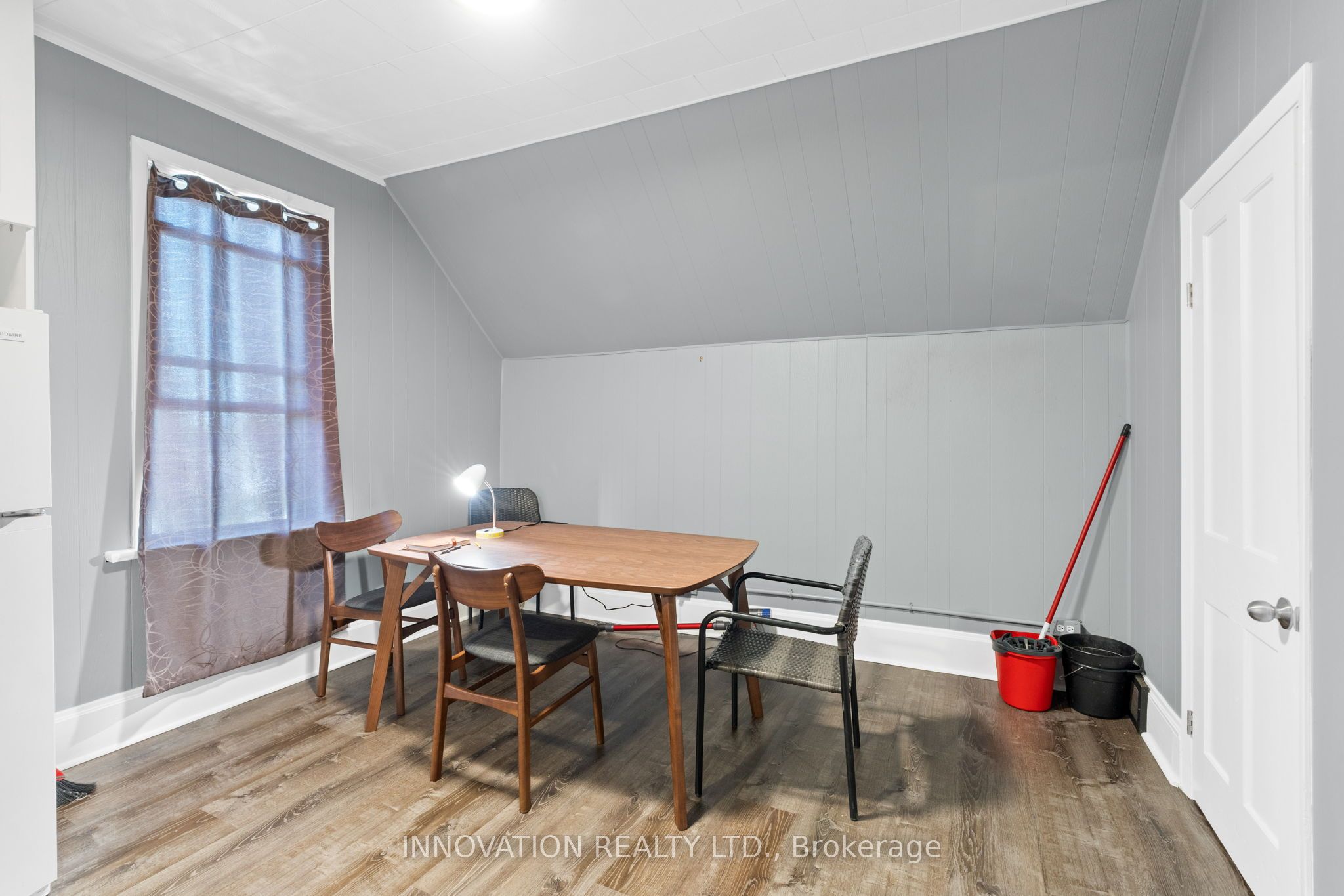 55 Lake Avenue E Property Photo 5