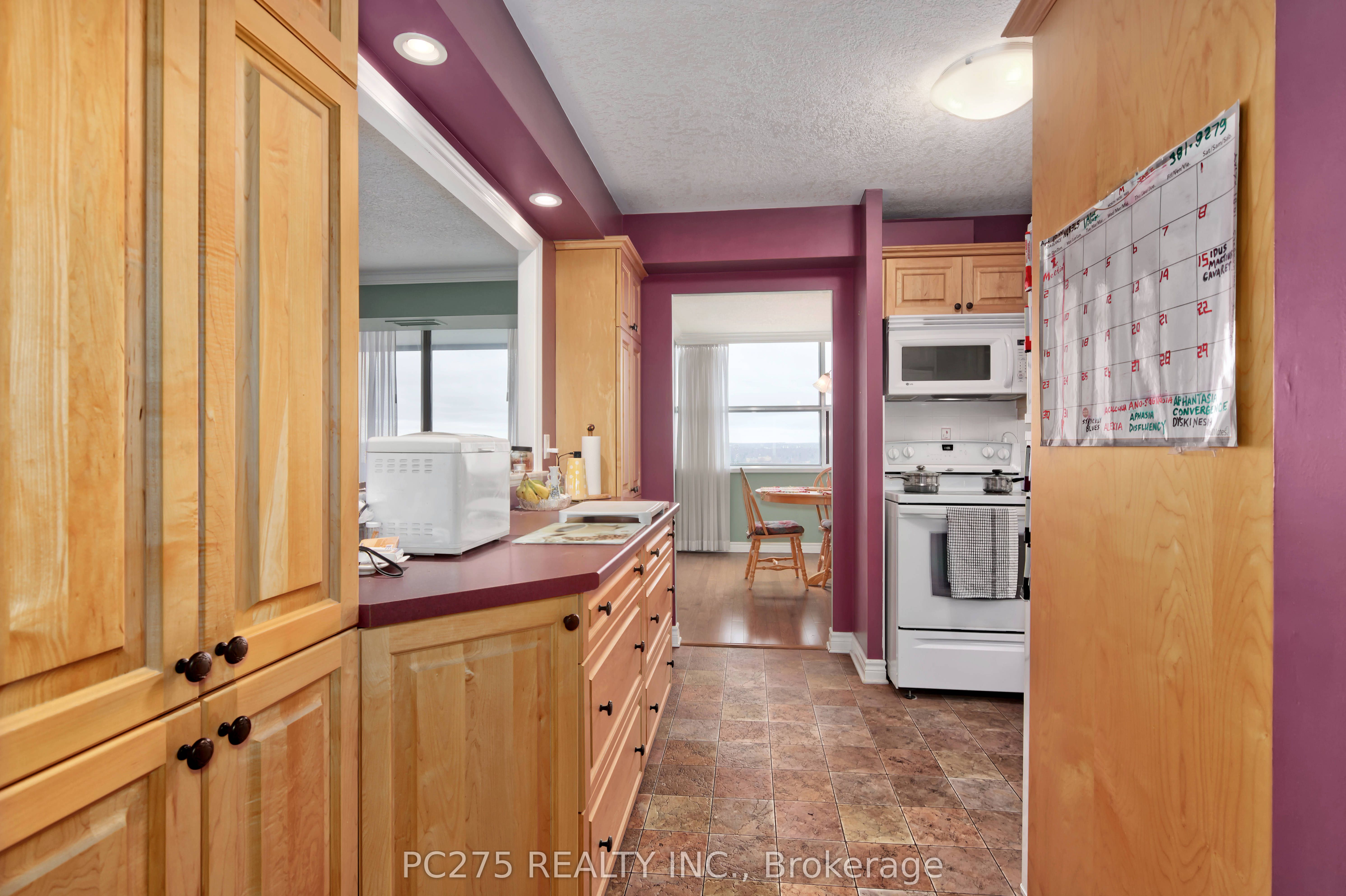 389 Dundas Street 1806 Property Photo 9
