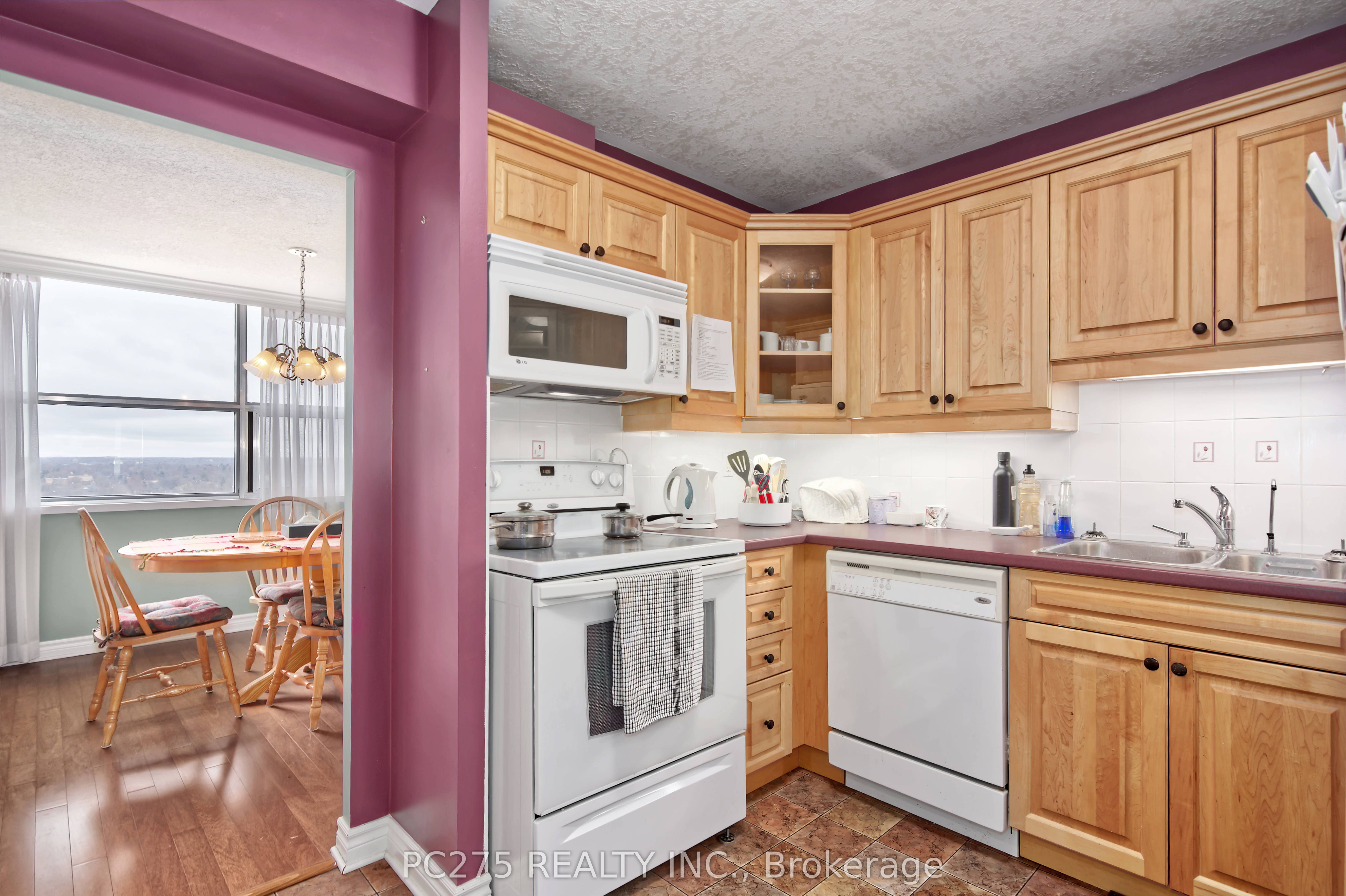 389 Dundas Street 1806 Property Photo 10