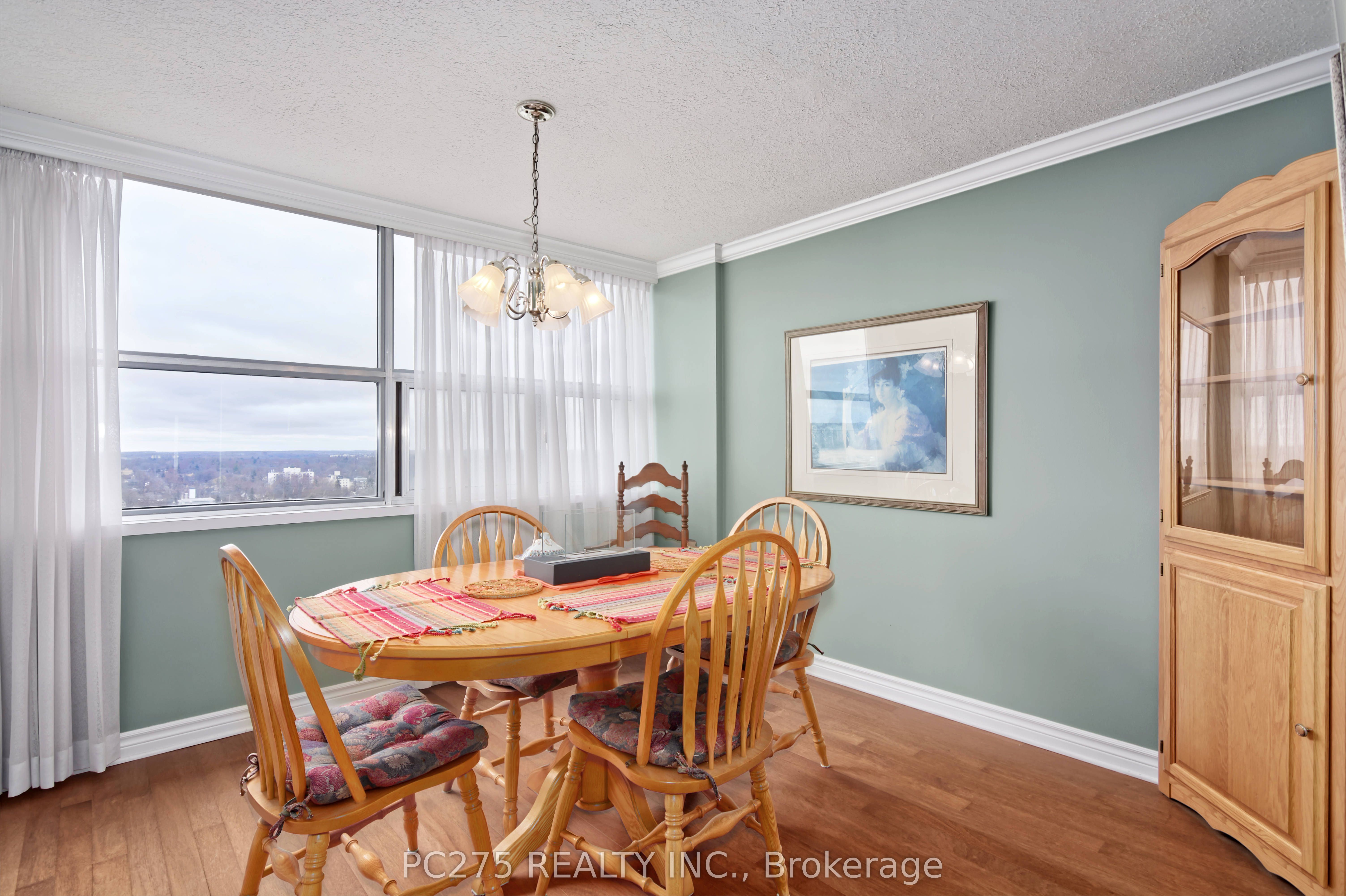 389 Dundas Street 1806 Property Photo 13