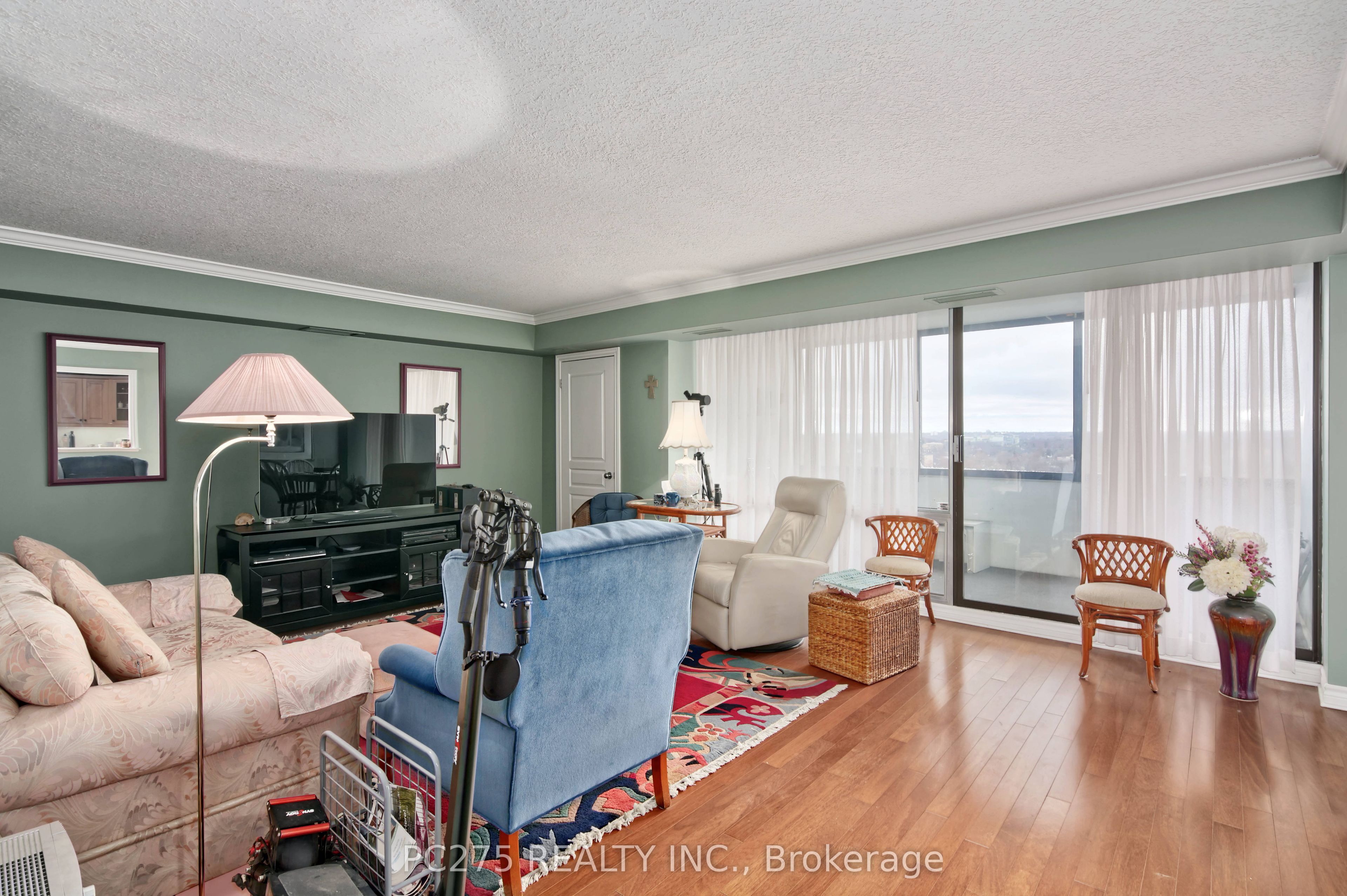 389 Dundas Street 1806 Property Photo 15