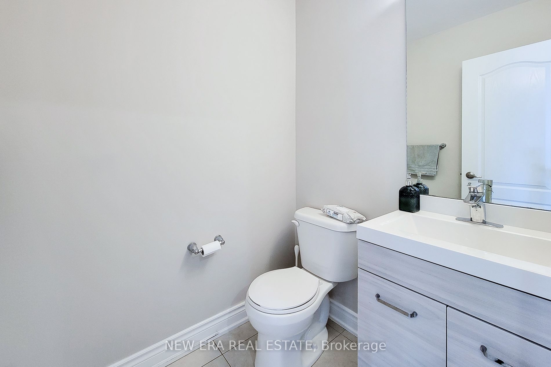 24 Esther Crescent Property Photo 24