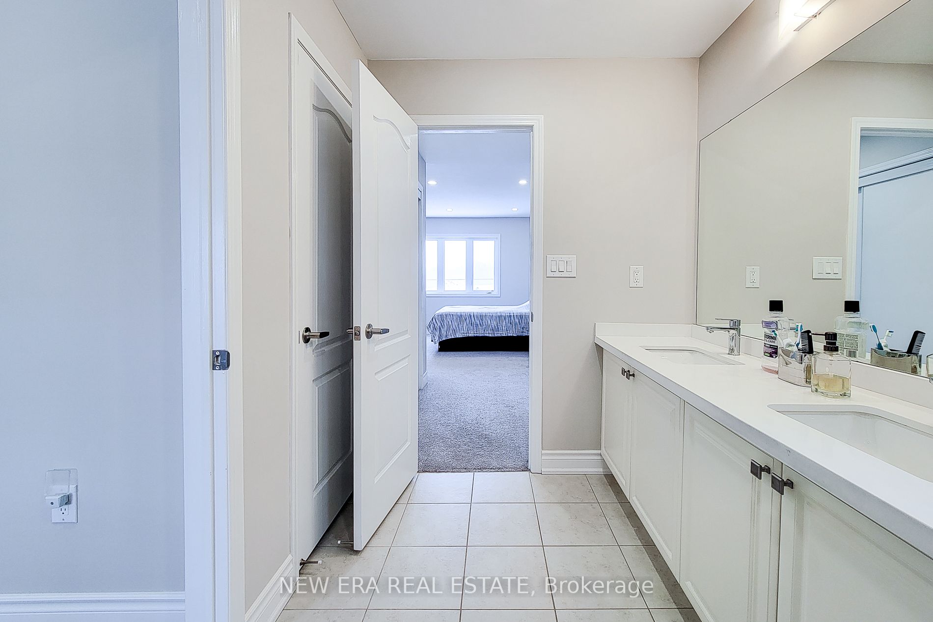24 Esther Crescent Property Photo 34