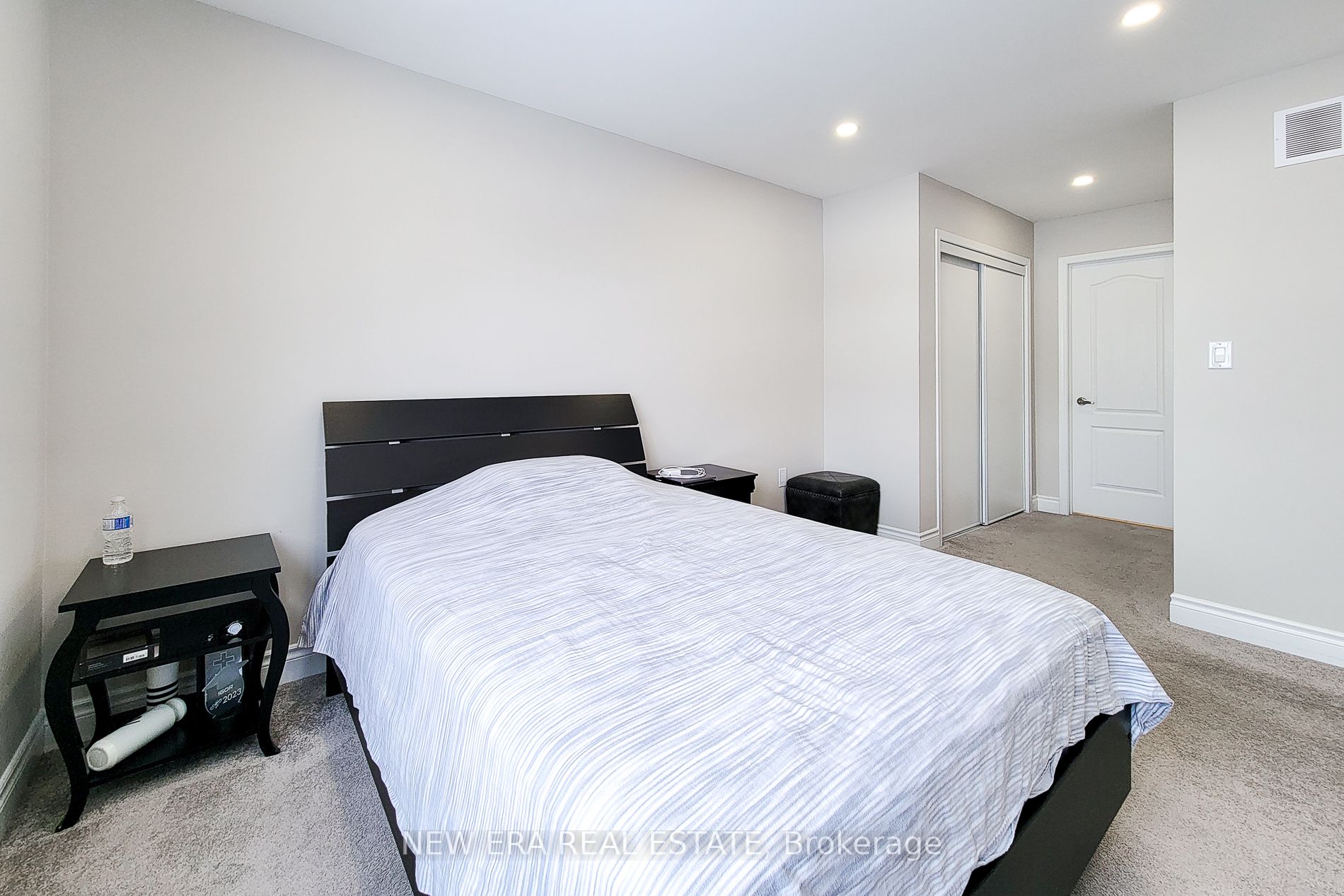 24 Esther Crescent Property Photo 36