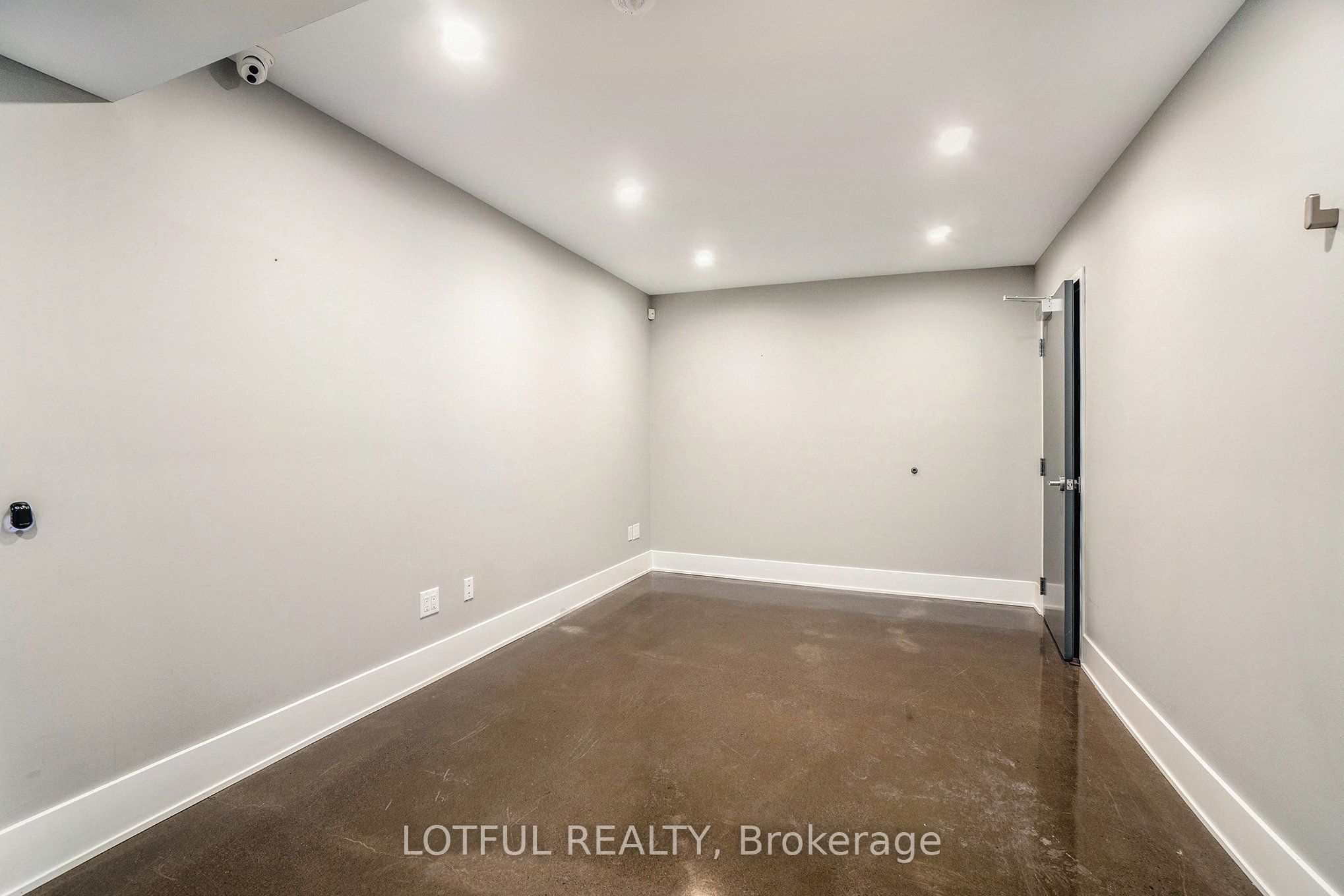 #b - 1535 Chatelain Avenue Property Photo 7