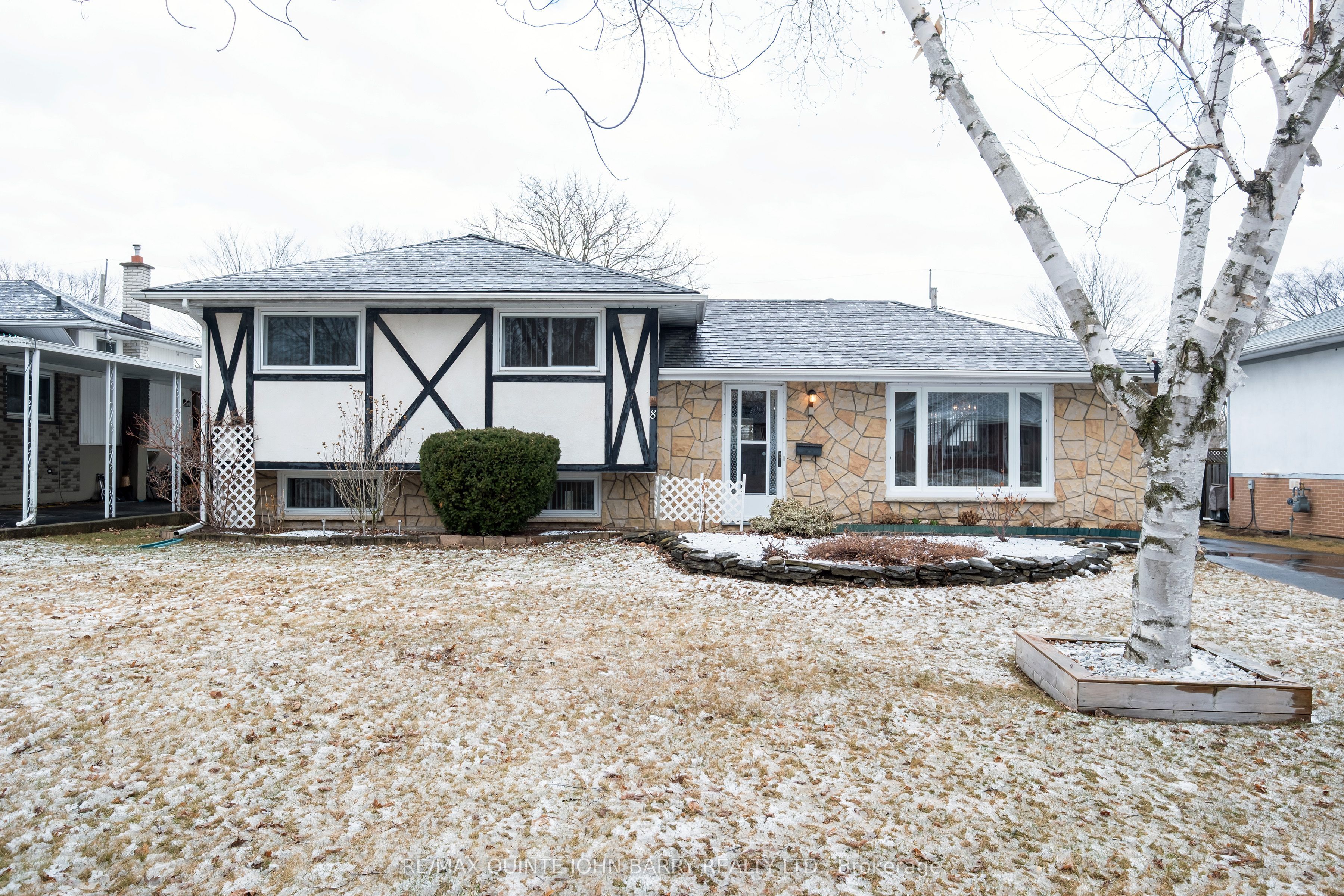 8 North Elm Drive Property Photo