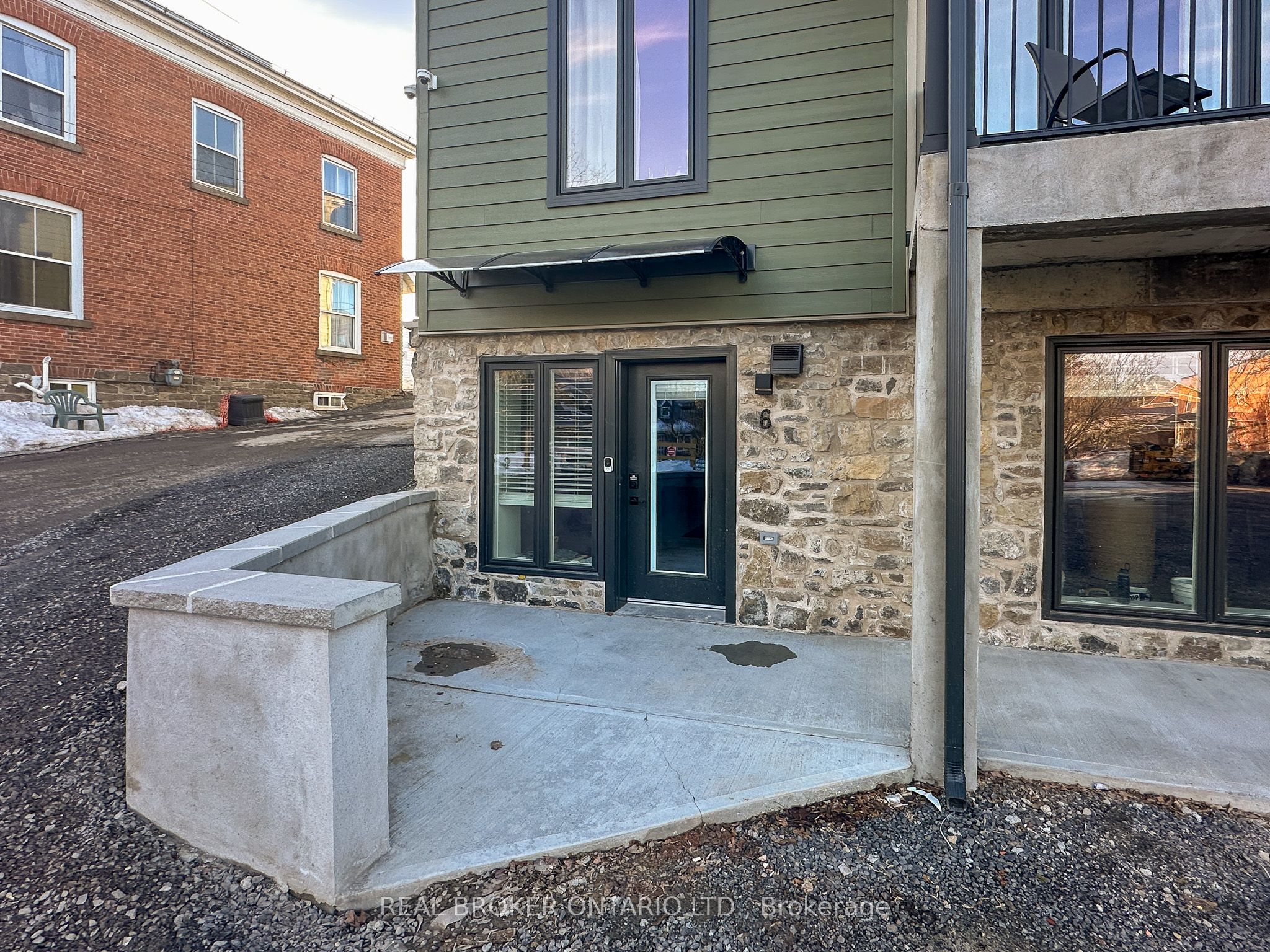 ##6 - 8 Clothier Street Property Photo 3