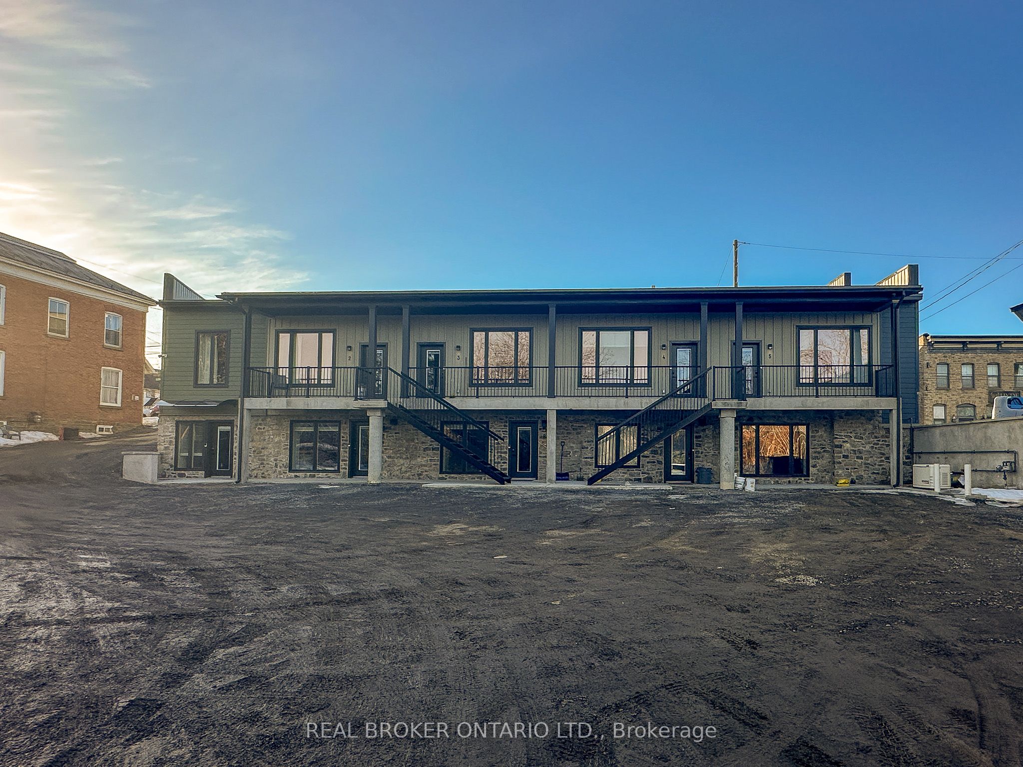##7 - 8 Clothier Street Property Photo 2