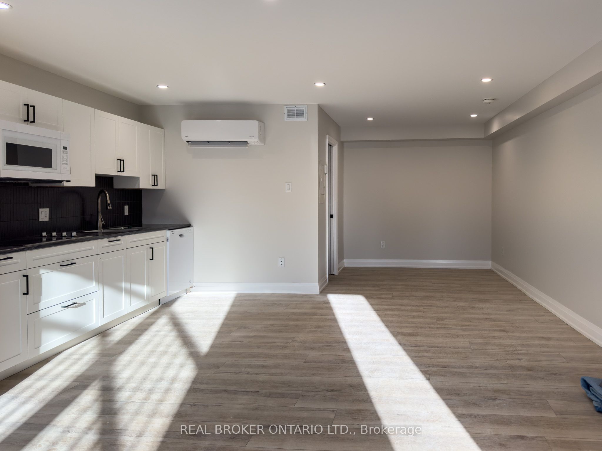 ##7 - 8 Clothier Street Property Photo 5