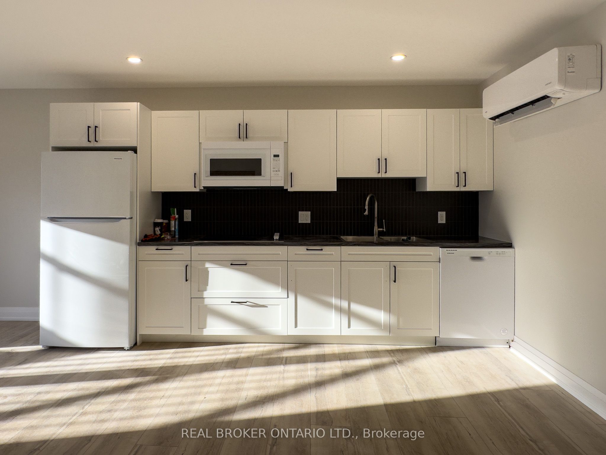 ##7 - 8 Clothier Street Property Photo 6