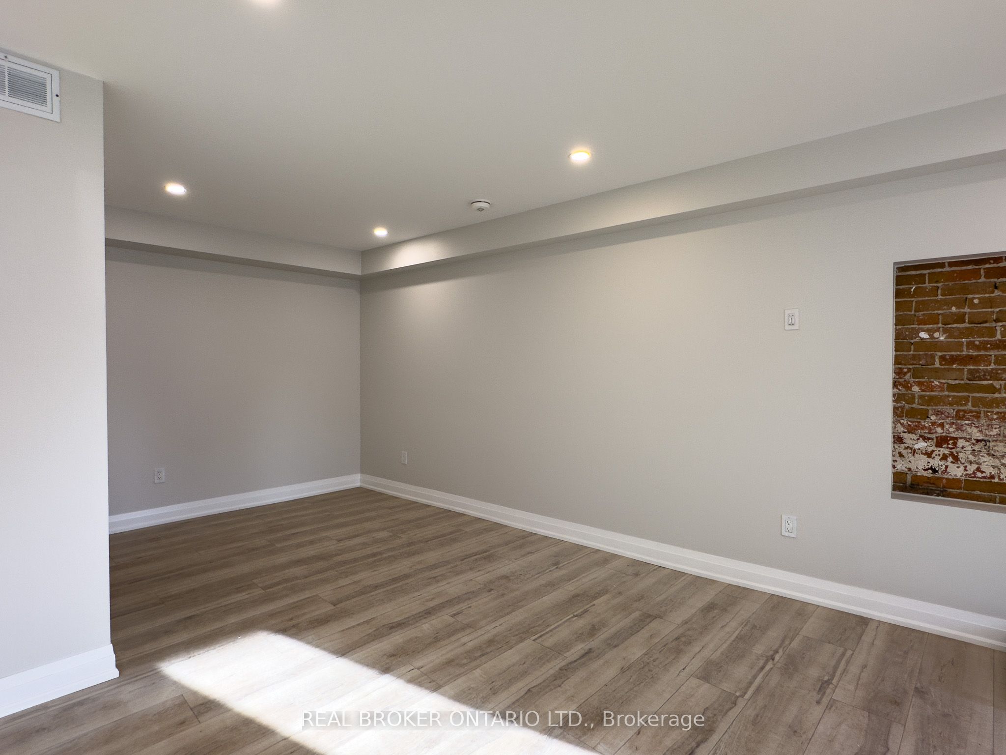 ##7 - 8 Clothier Street Property Photo 7