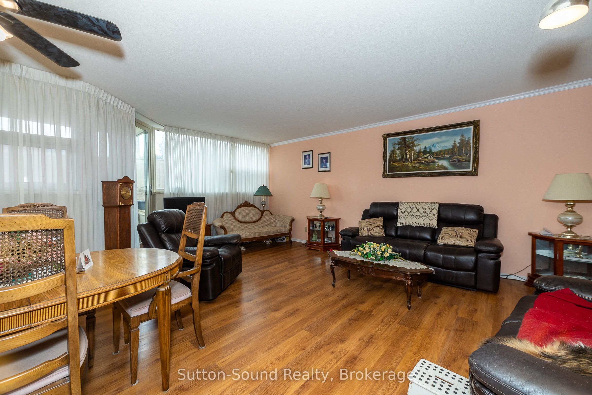 860 9 Street E 303 Property Photo 6