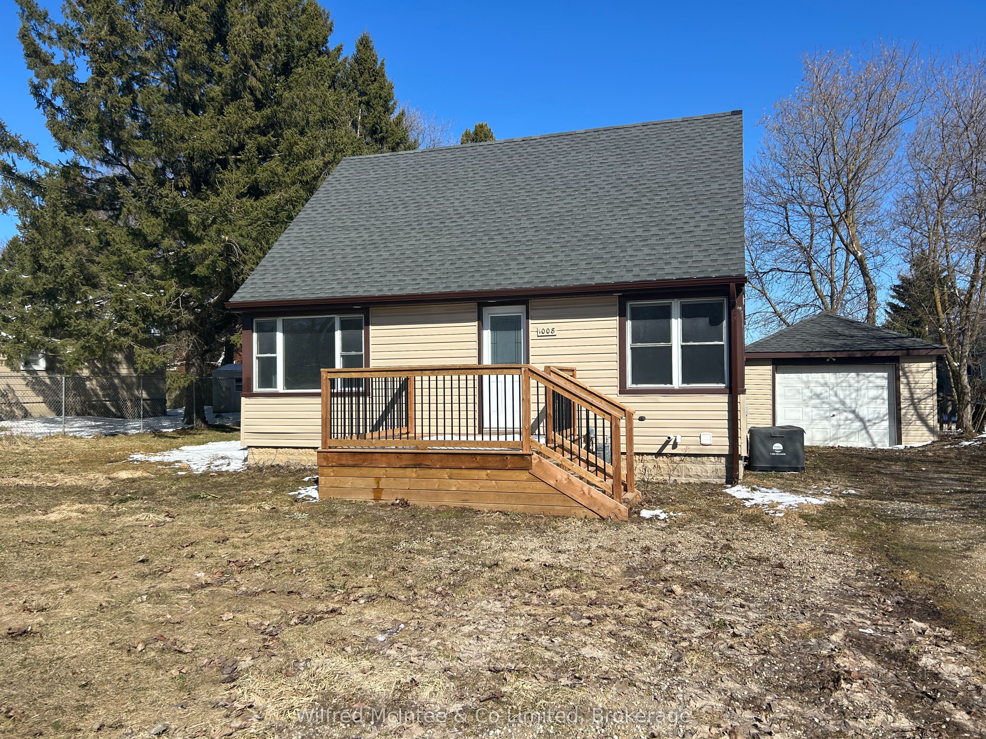 1008 Yonge Street Property Photo