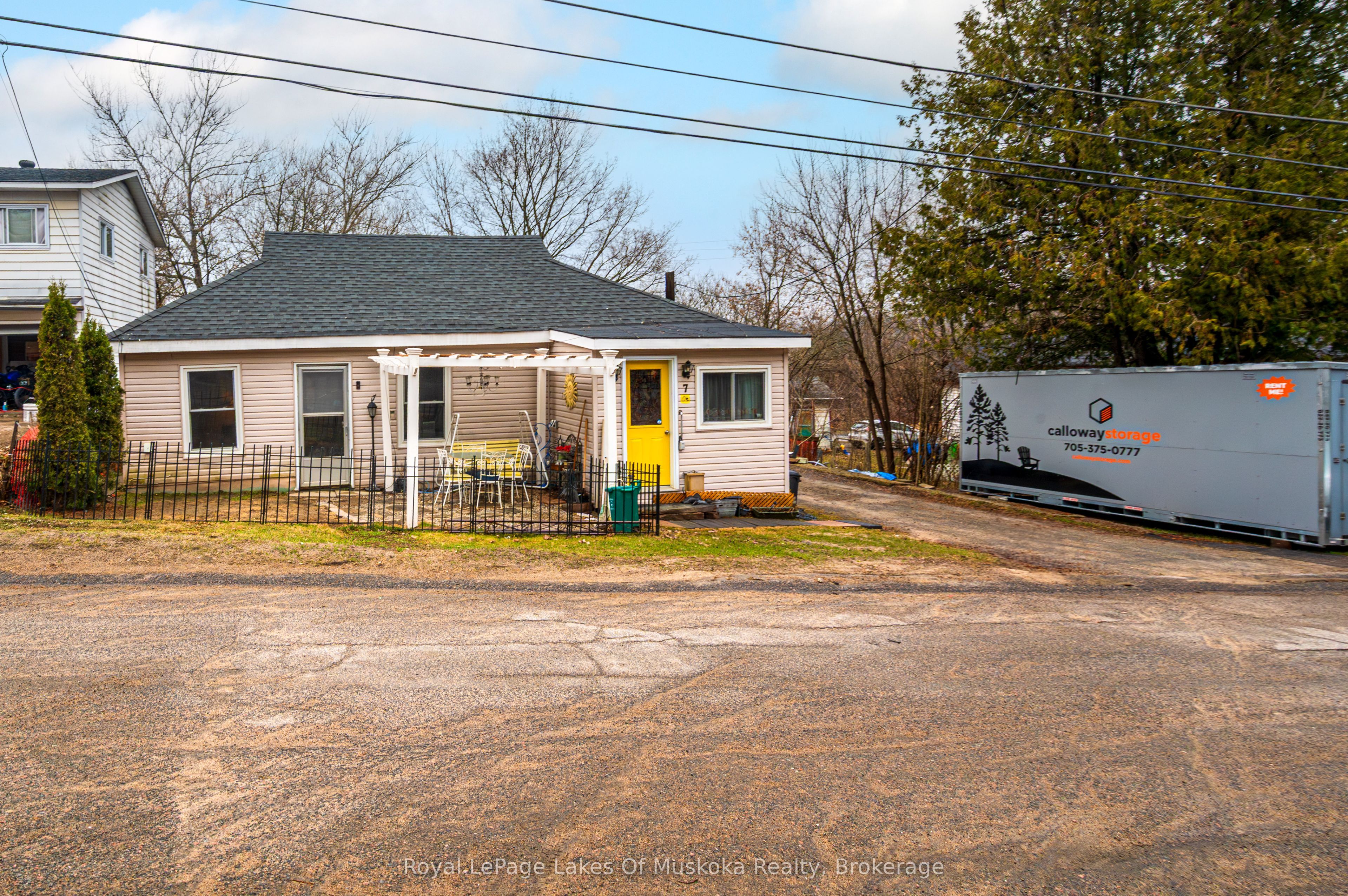 7 Dufferin Street Property Photo