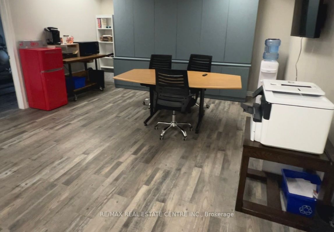 #b - 770 Glengarry Crescent Property Photo 8