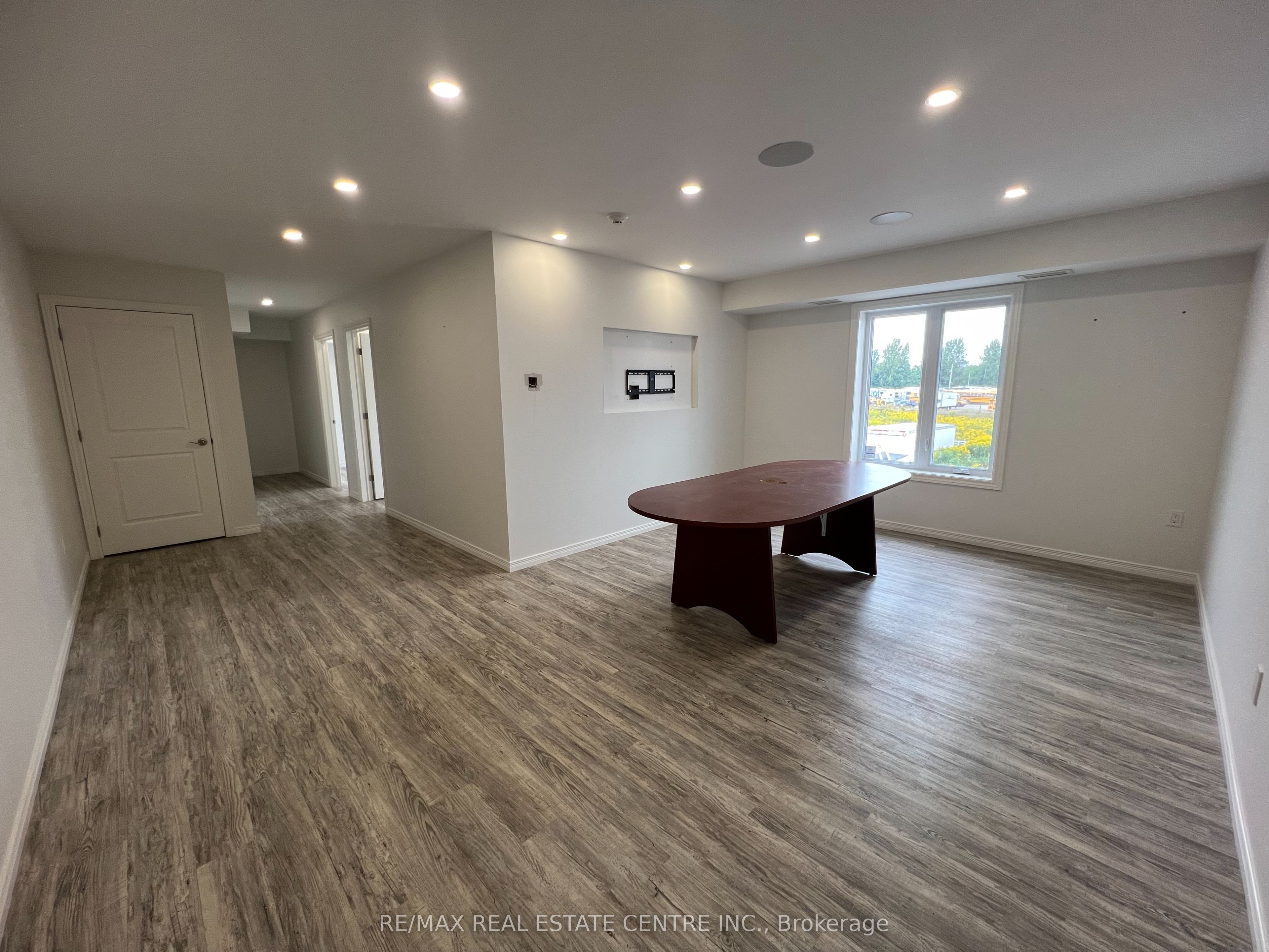 #c - 770 Glengarry Crescent Property Photo 1