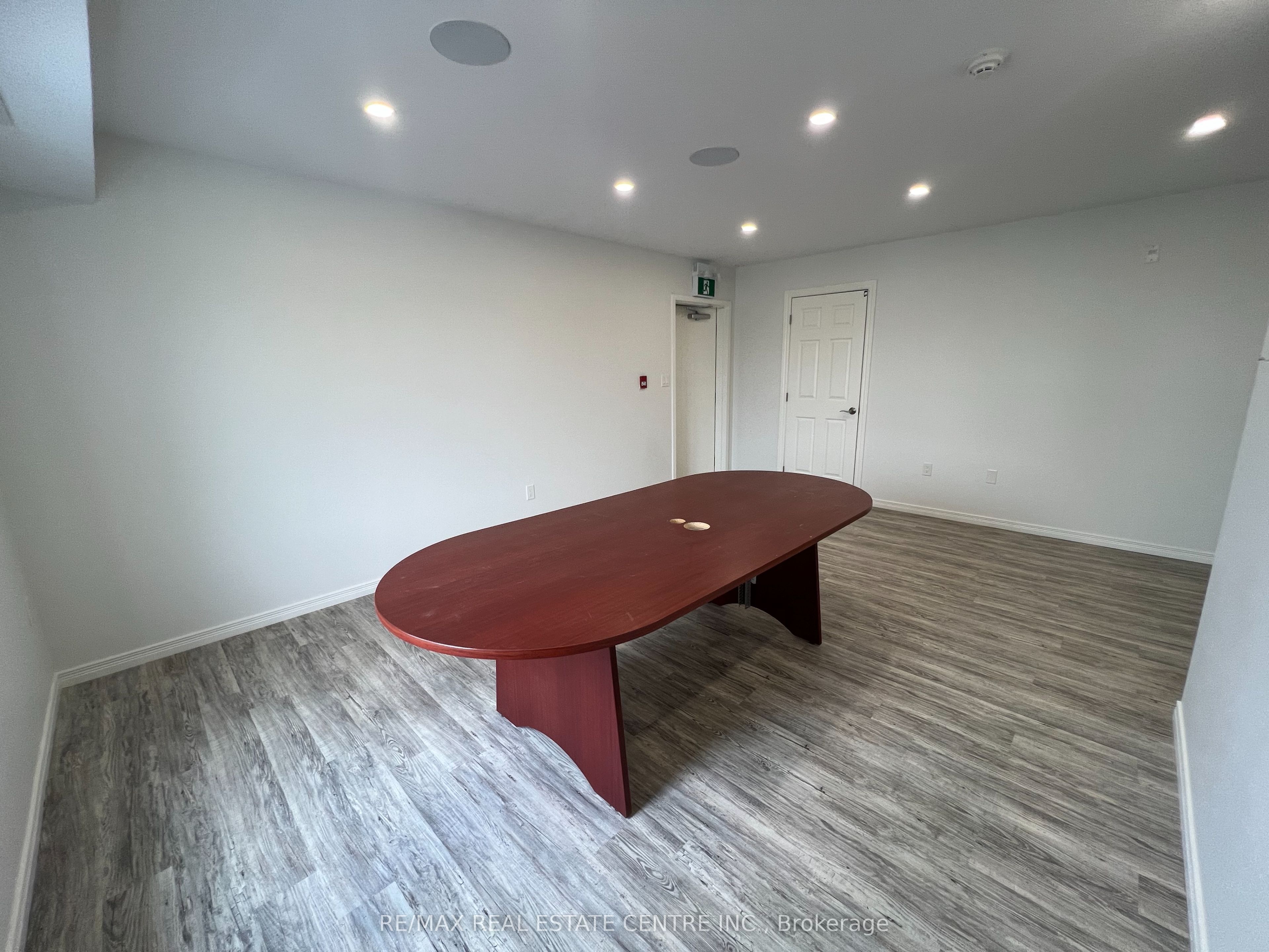 #c - 770 Glengarry Crescent Property Photo 2