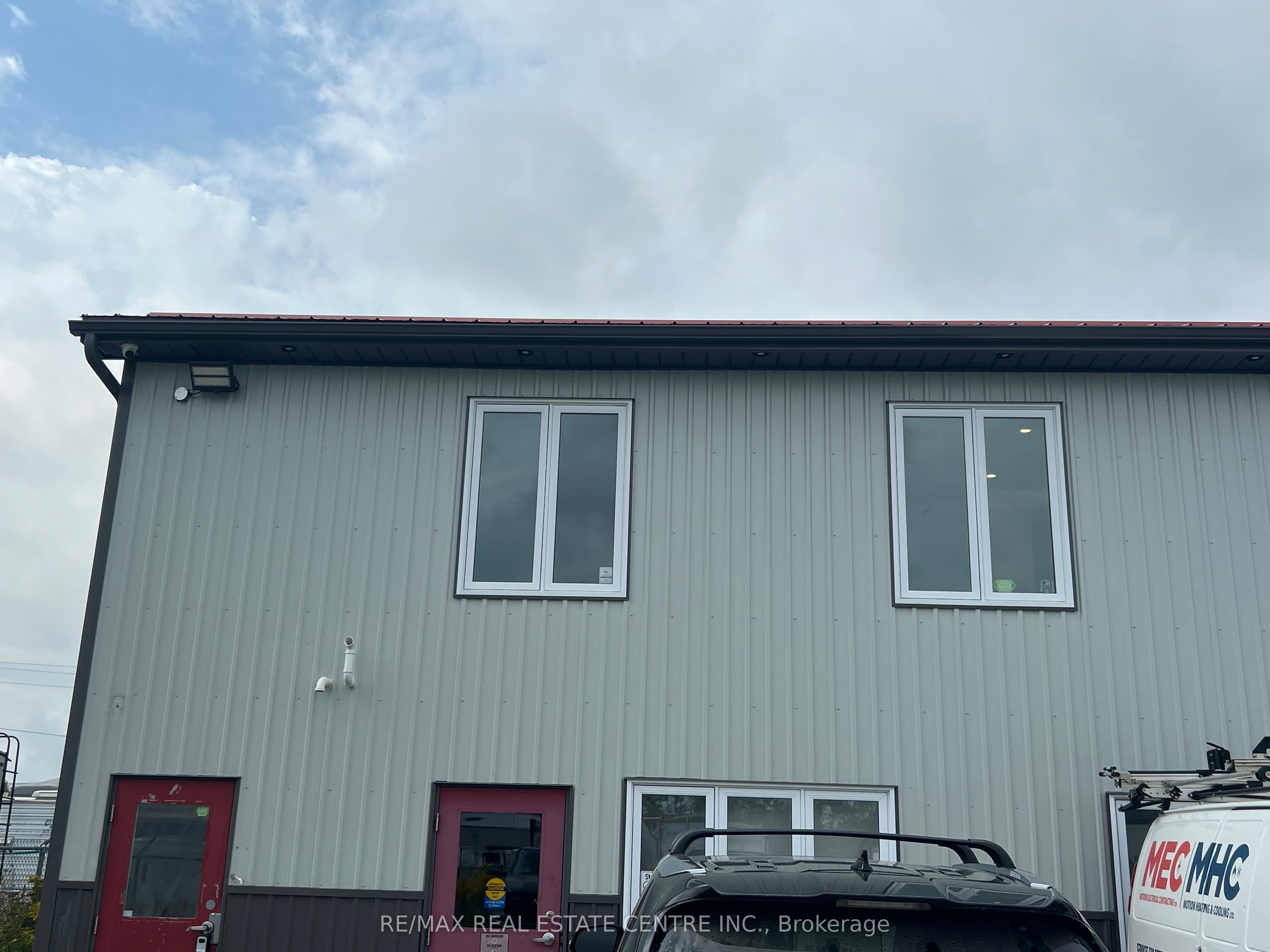 #bc - 770 Glengarry Crescent Property Photo 2