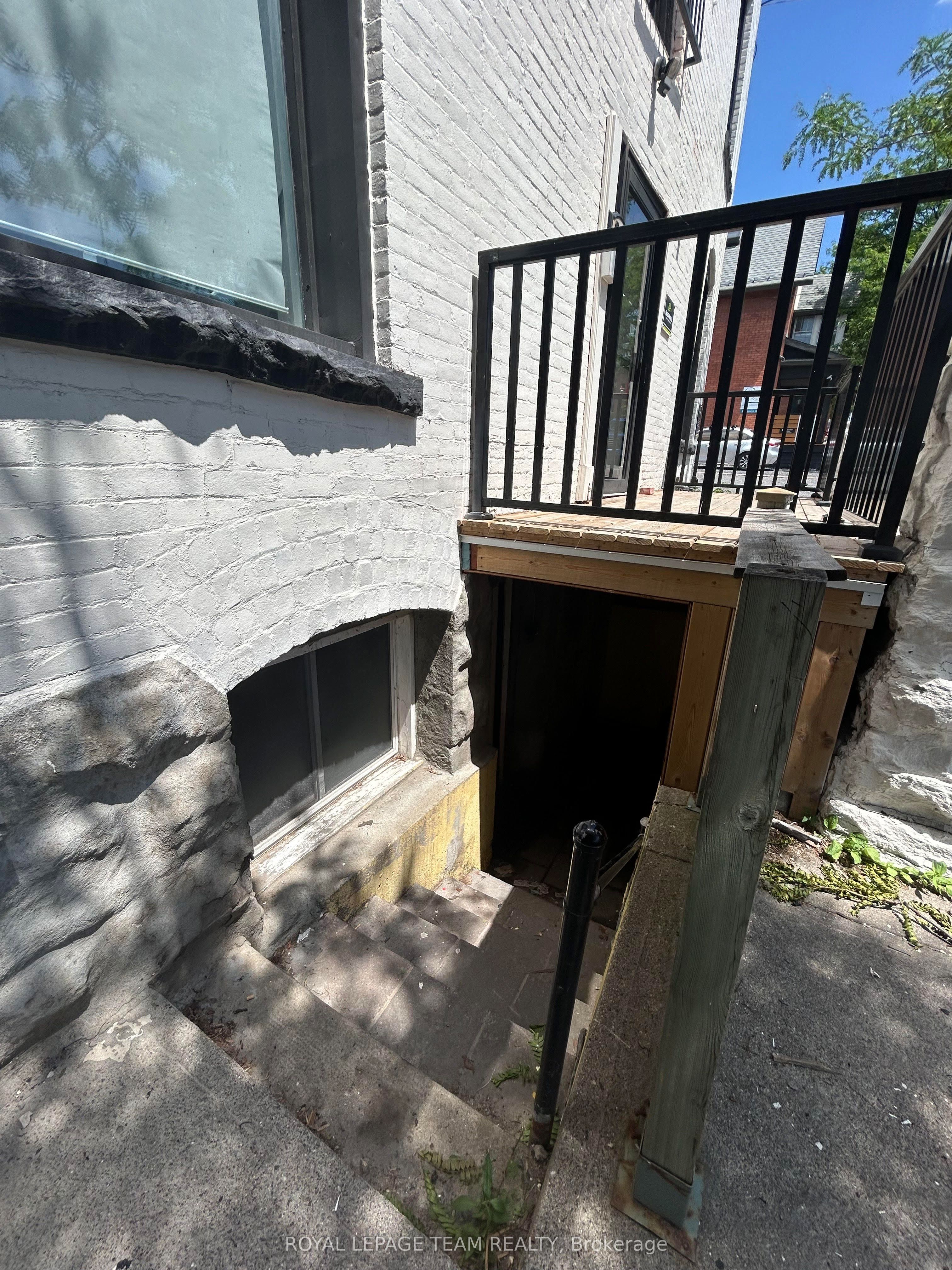 #7 - 883 Somerset Street Property Photo 2