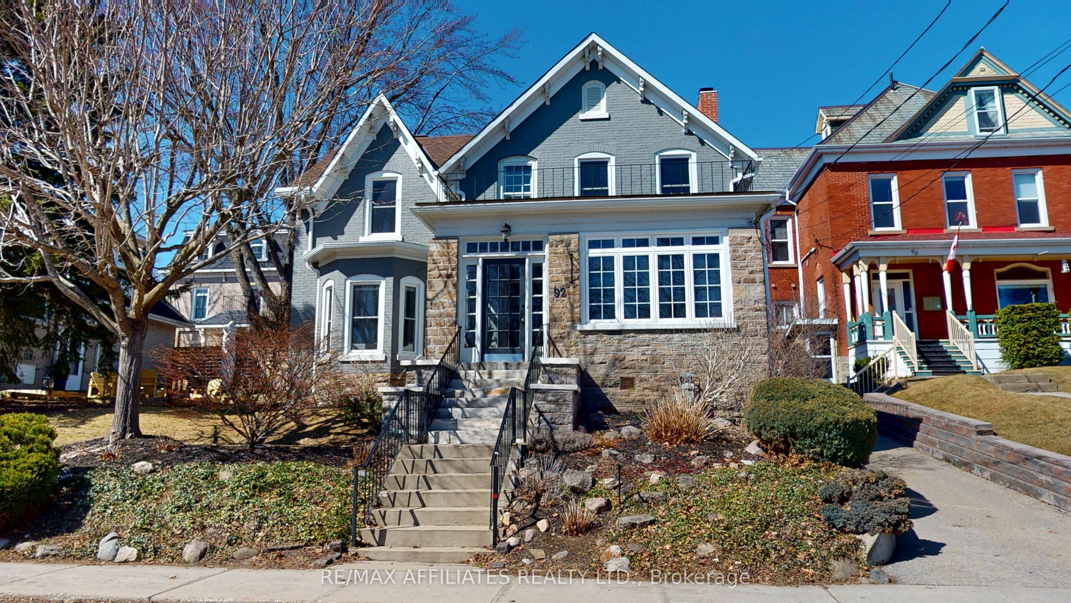92 Pine St Property Photo