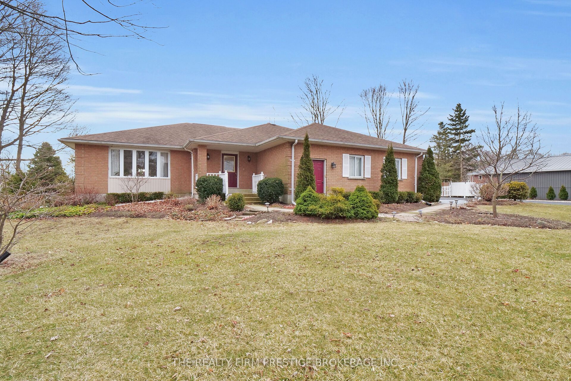 25189 Gray Line Property Photo