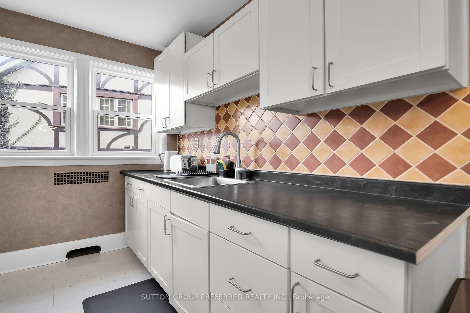 137 Windsor Crescent Property Photo 10